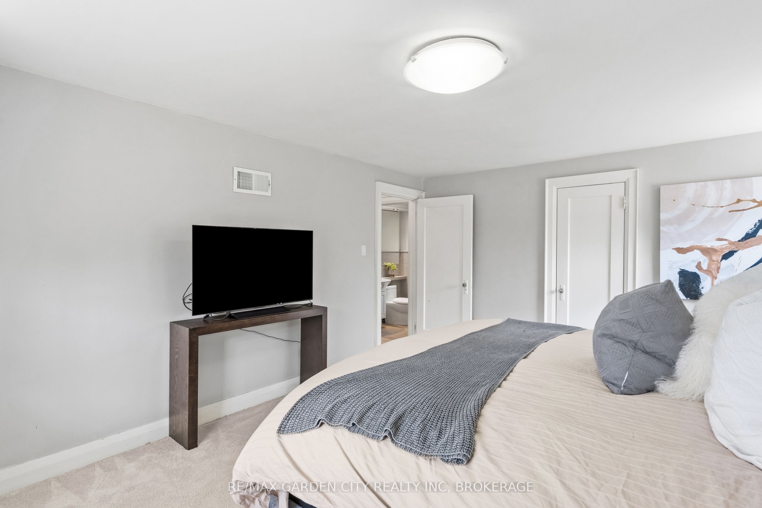 6751 Barker Street Property Photo 25
