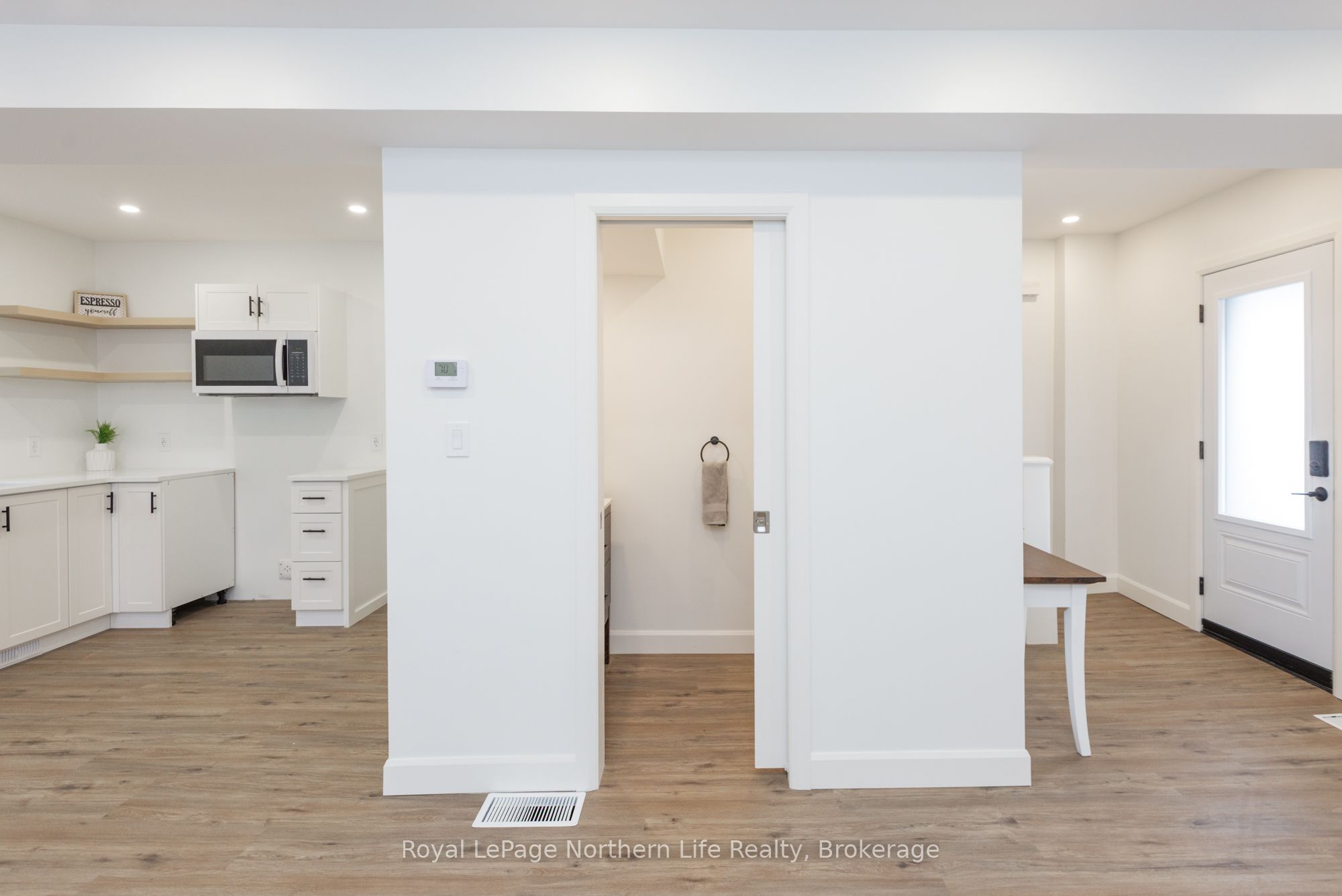 253 Second Avenue W Property Photo 7