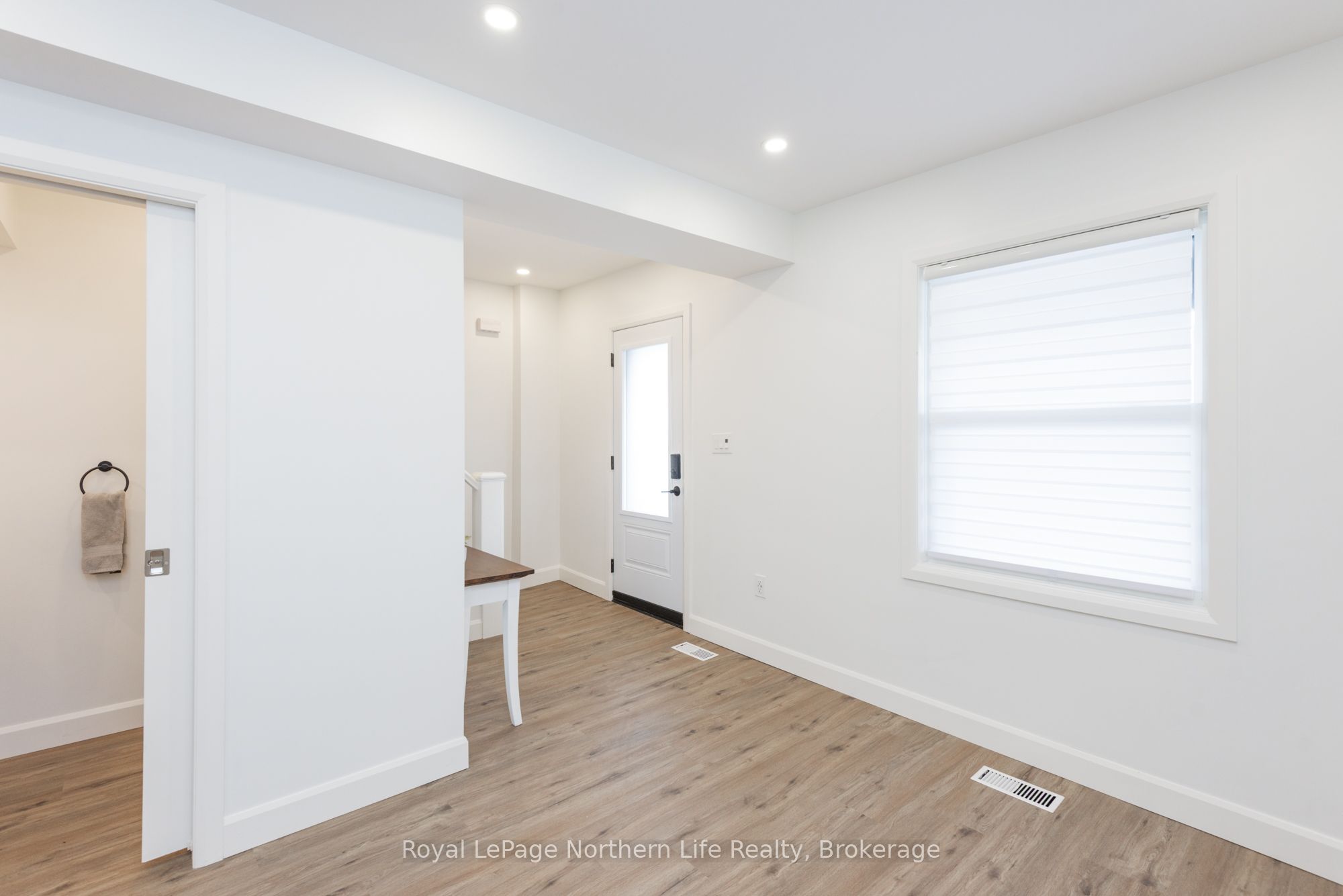 253 Second Avenue W Property Photo 8