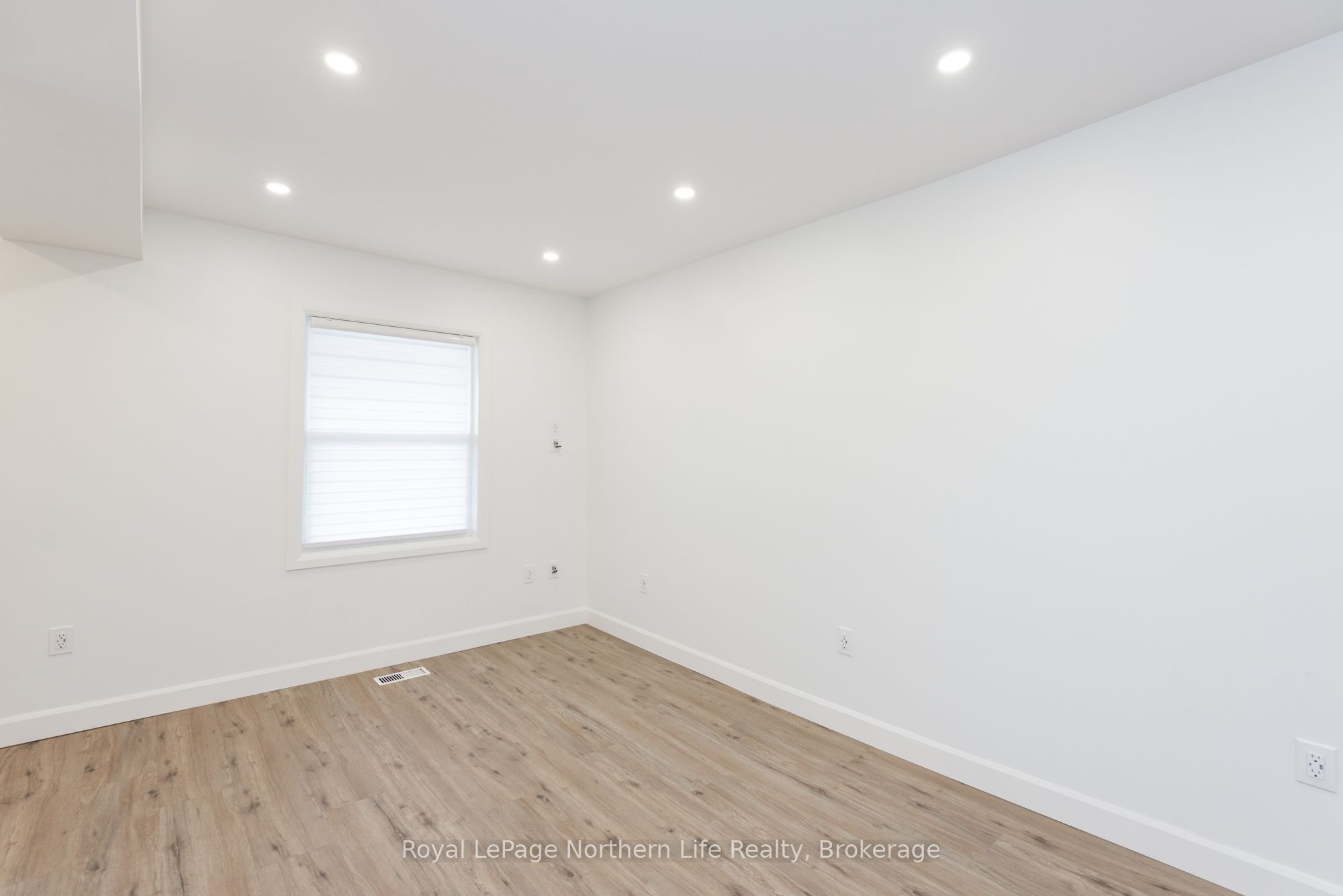 253 Second Avenue W Property Photo 9
