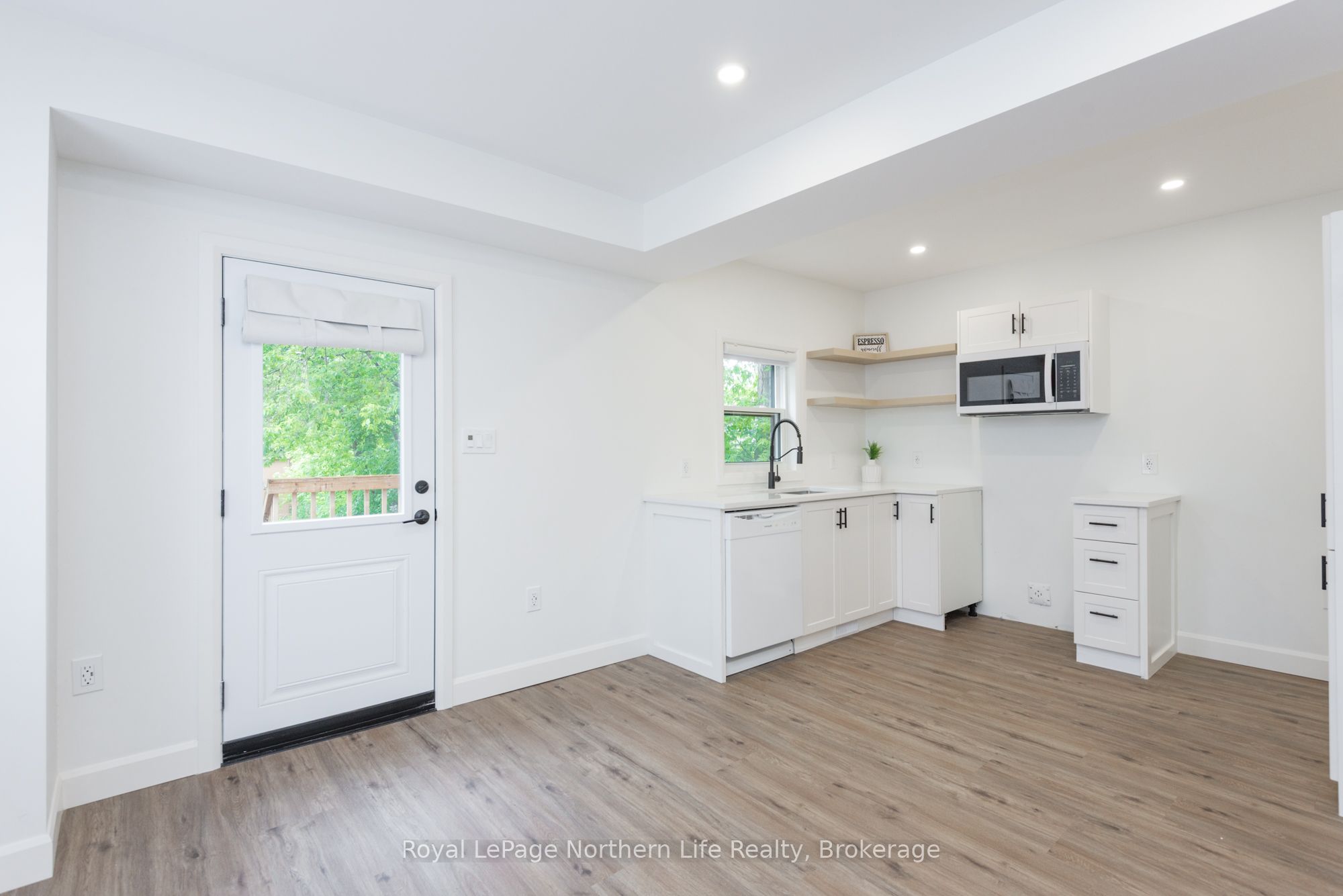 253 Second Avenue W Property Photo 10