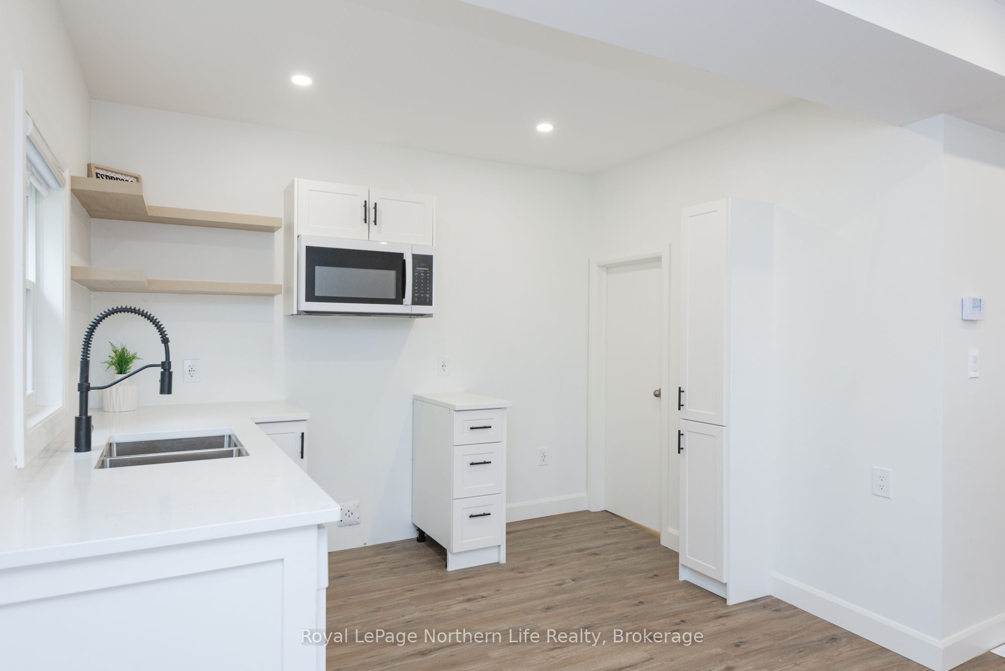 253 Second Avenue W Property Photo 11