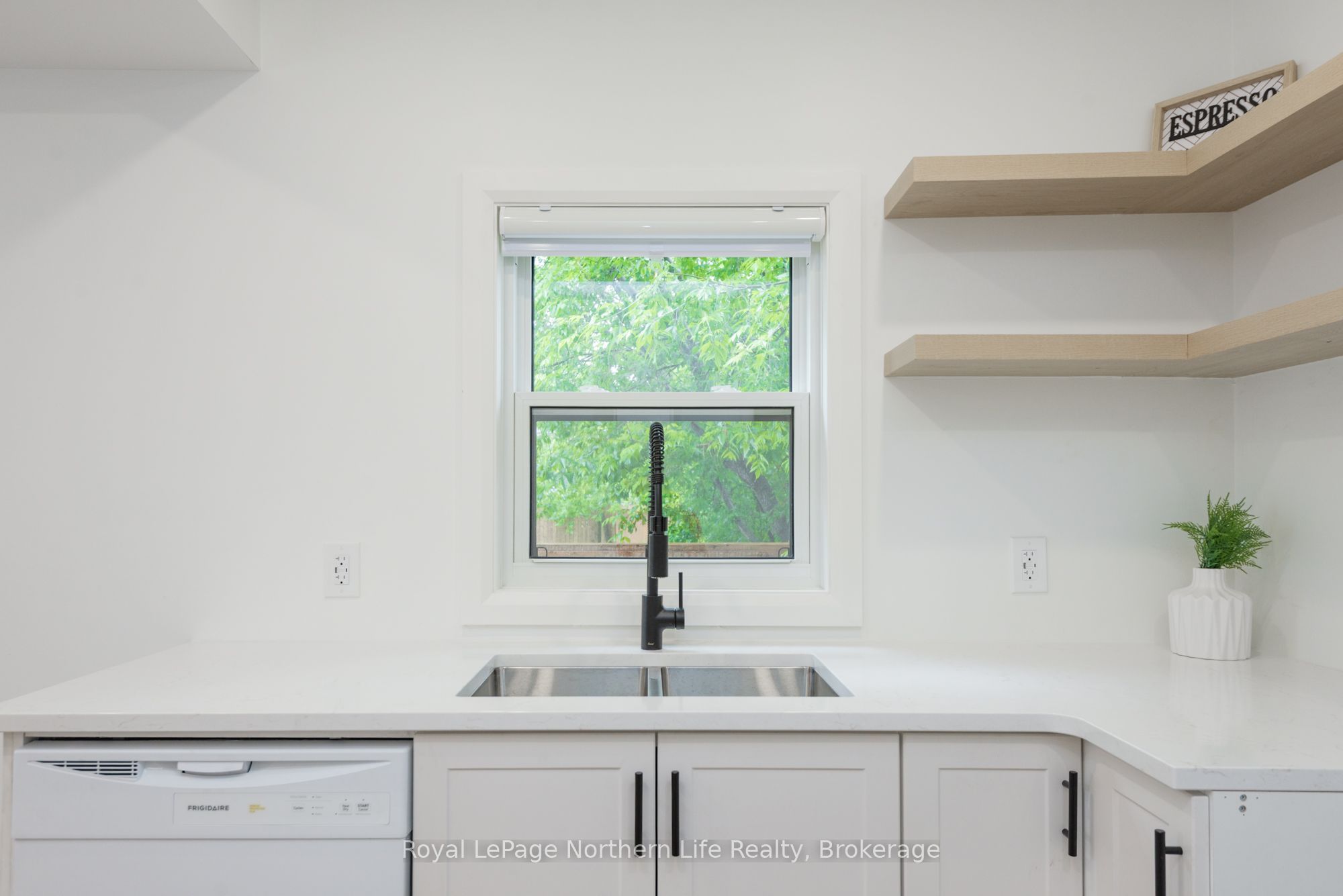 253 Second Avenue W Property Photo 12