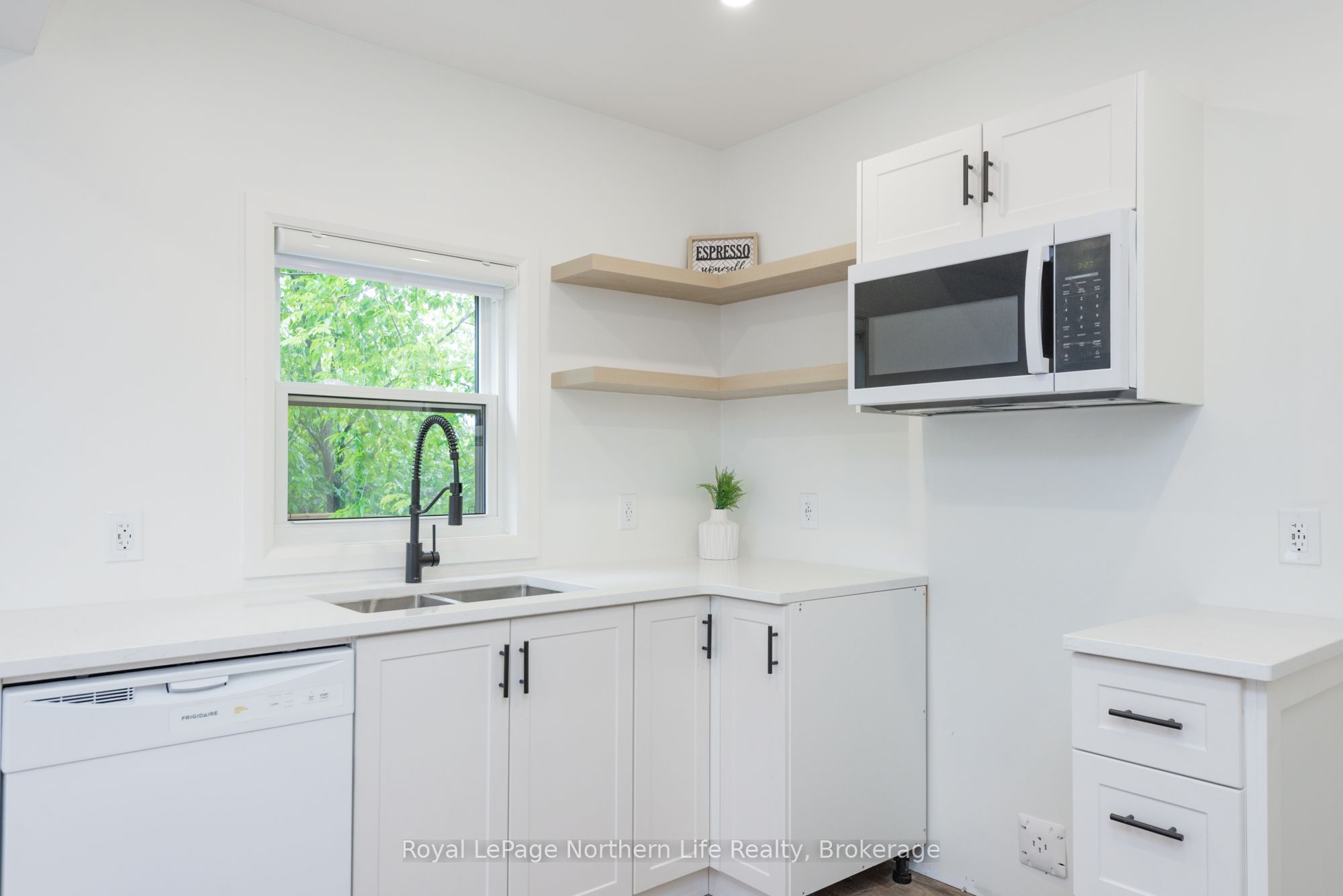 253 Second Avenue W Property Photo 13