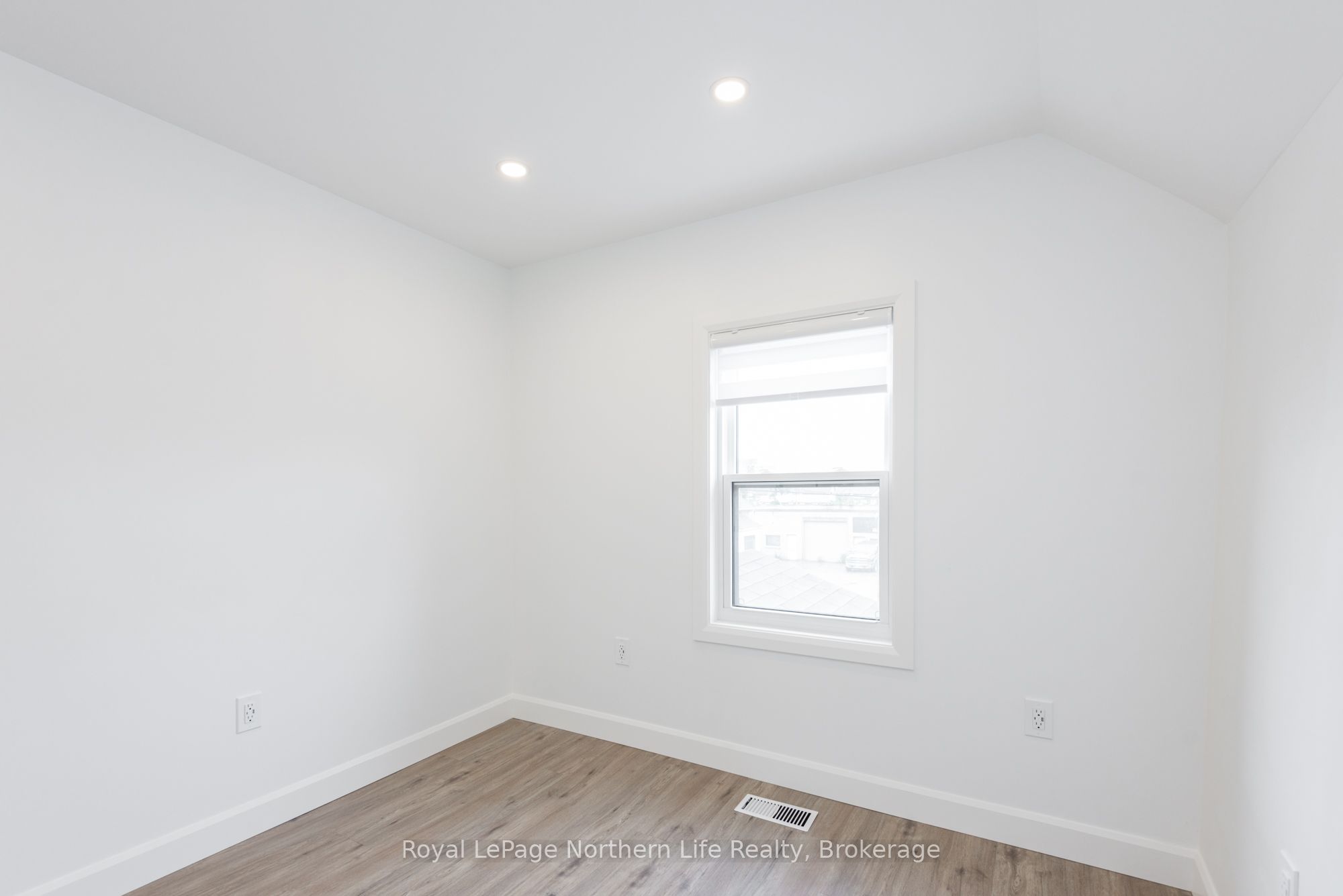 253 Second Avenue W Property Photo 17