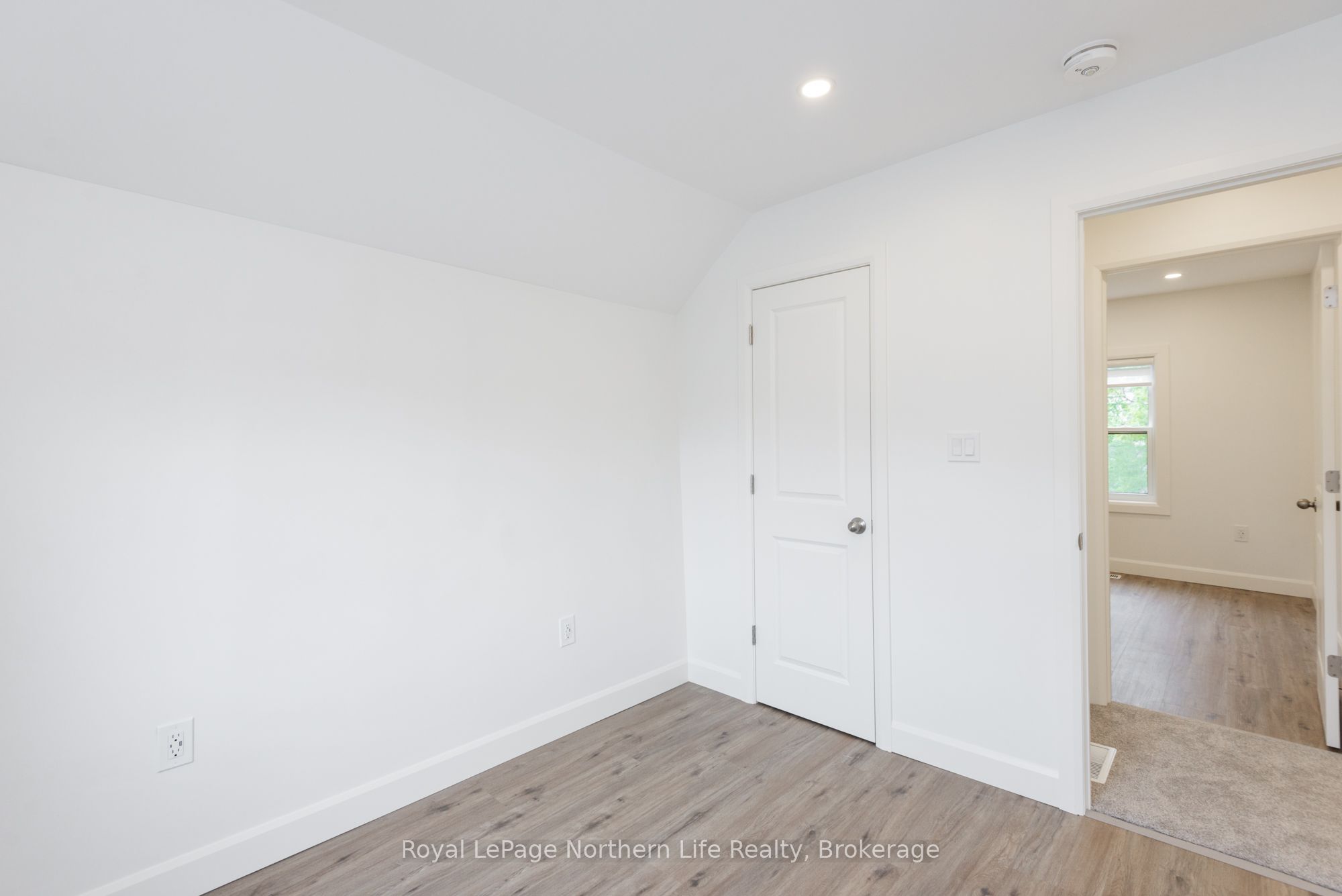253 Second Avenue W Property Photo 18