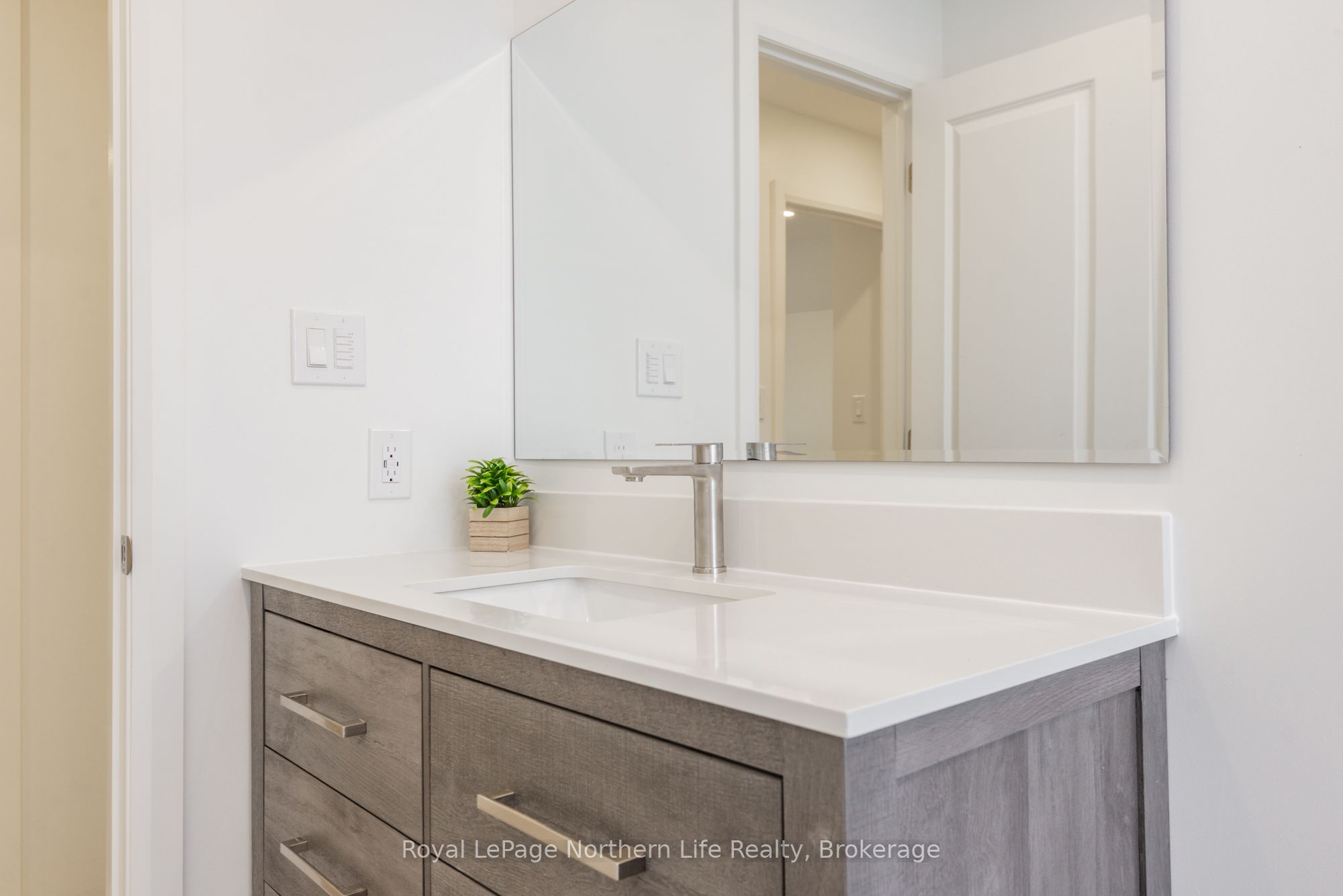 253 Second Avenue W Property Photo 23