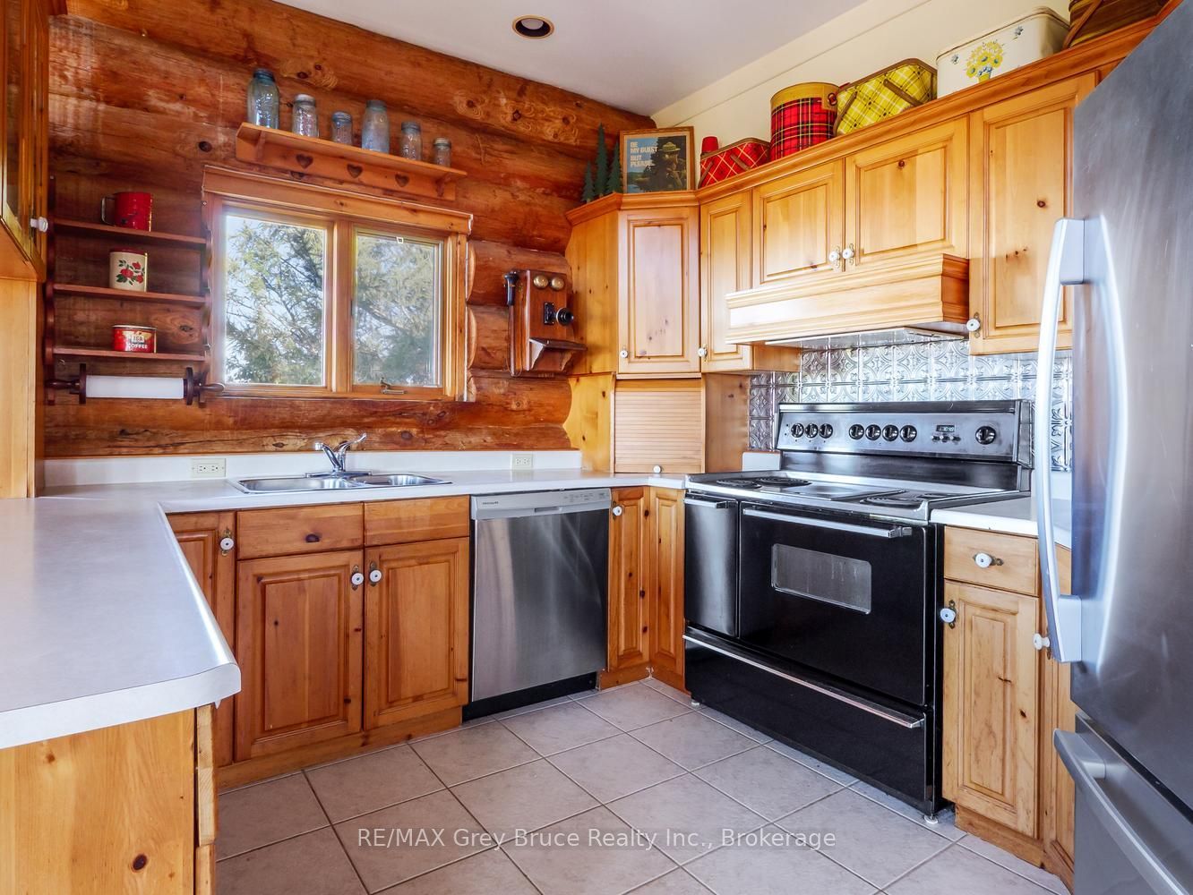 150 Shoreline Avenue Property Photo 14