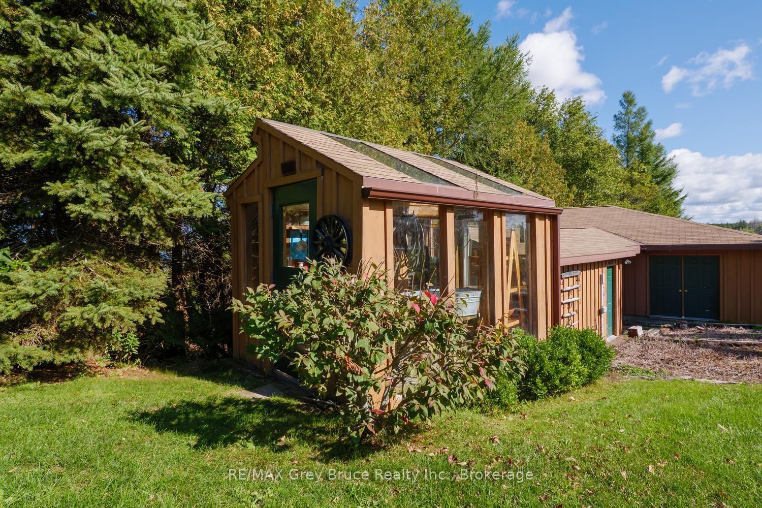150 Shoreline Avenue Property Photo 44