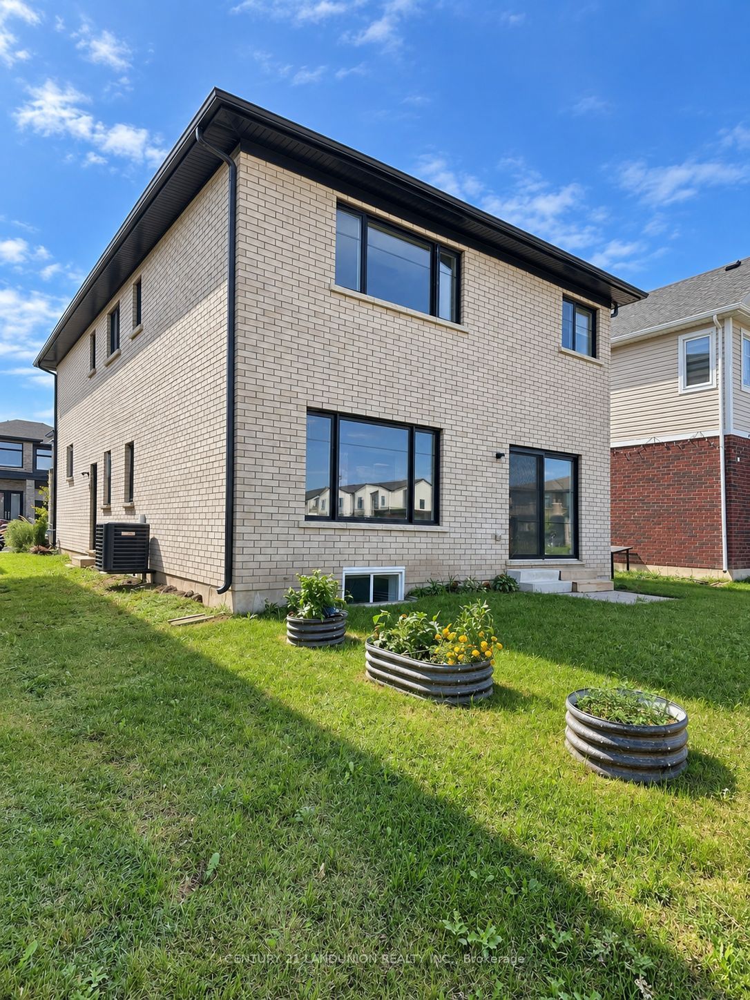 109 Acacia Road Property Photo 39
