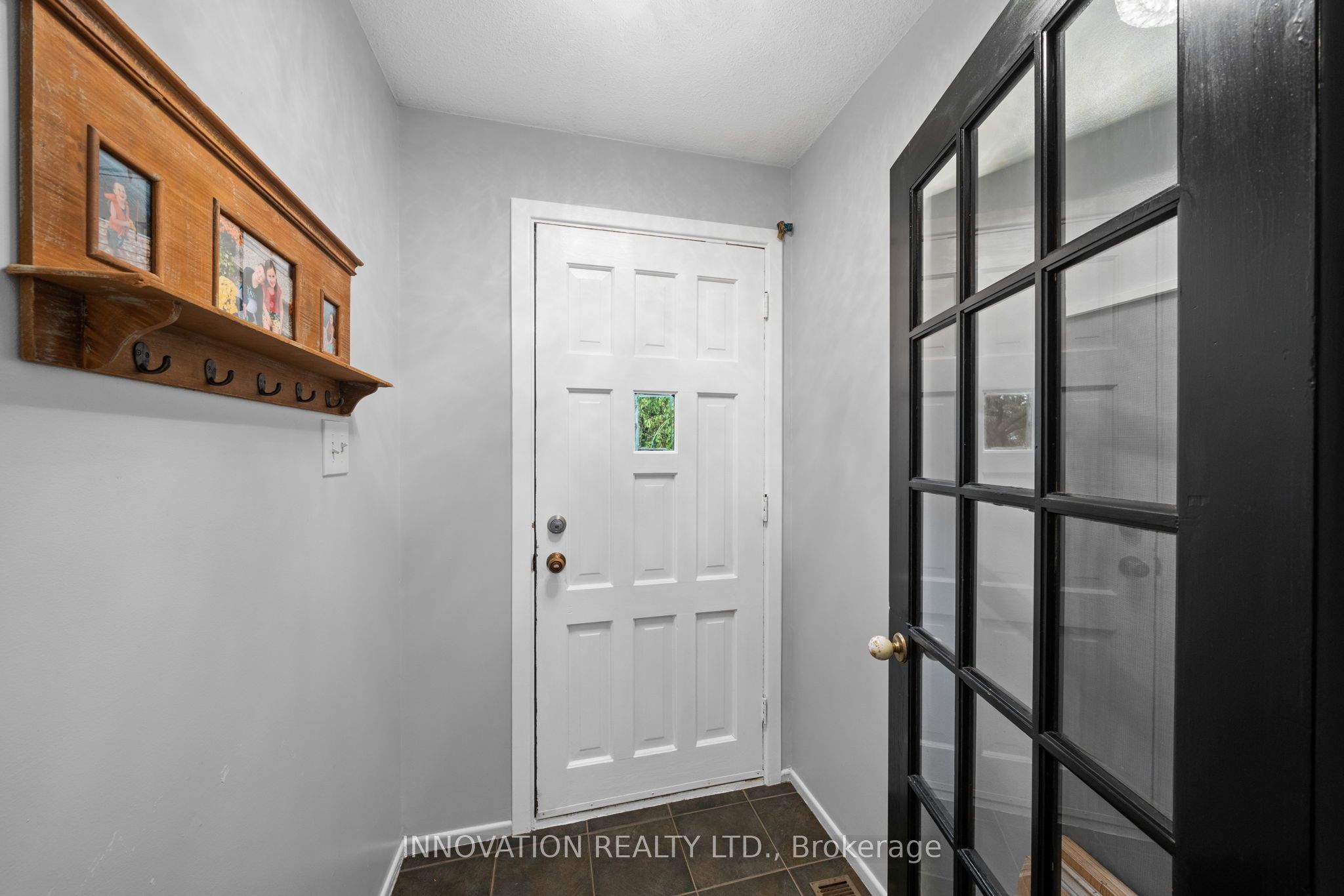 2863 John Shaw Road Property Photo 4