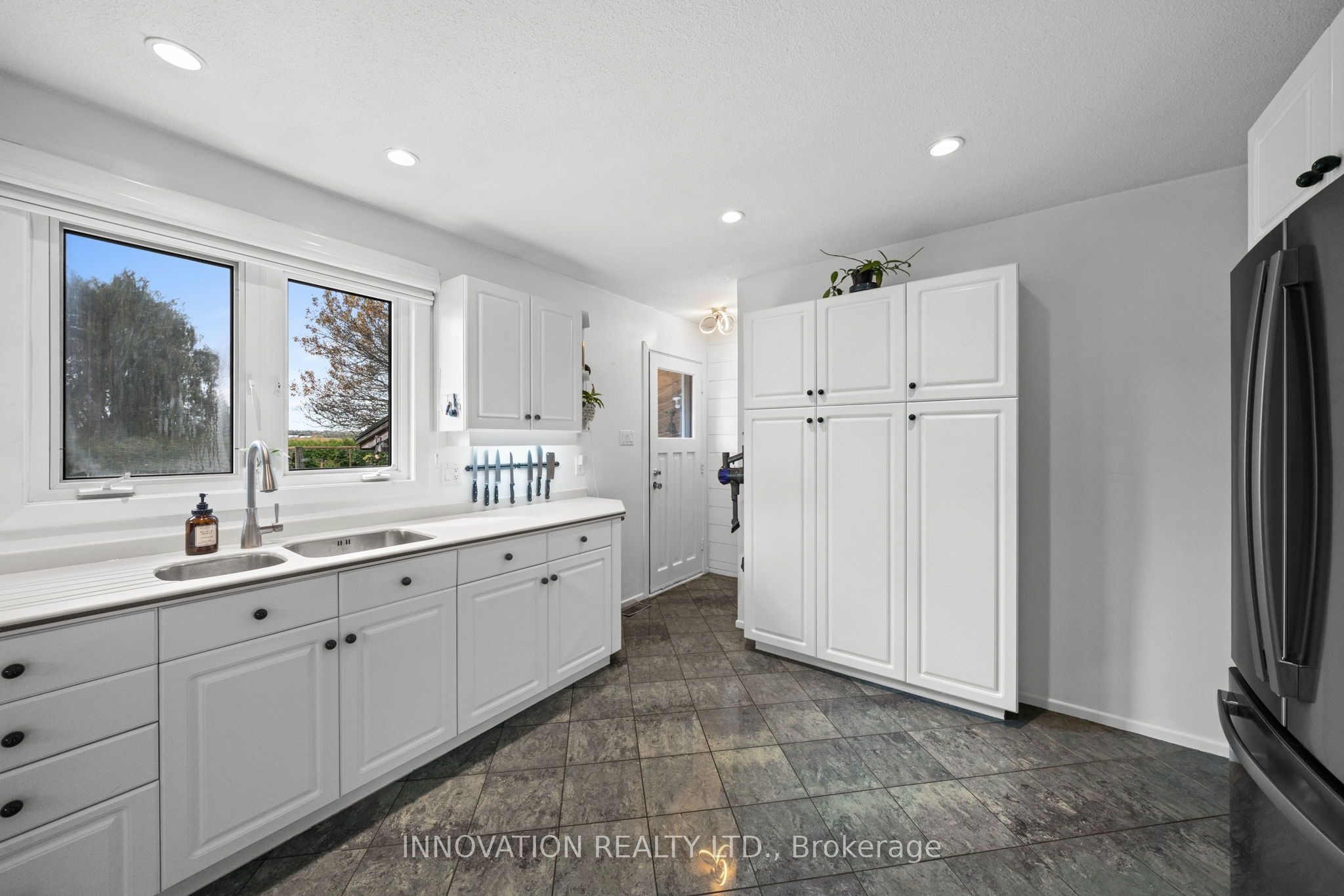 2863 John Shaw Road Property Photo 14