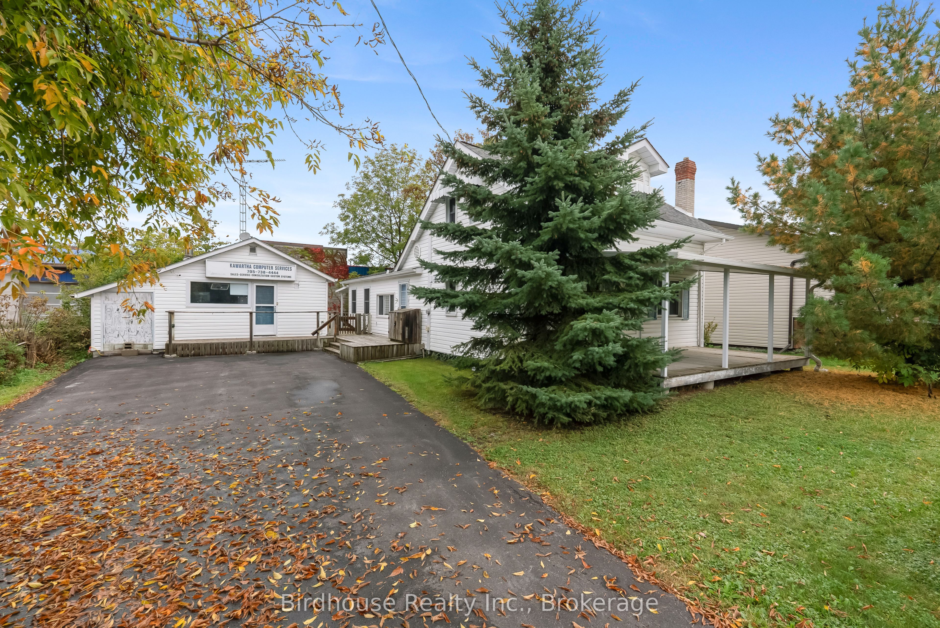 147 East Street N Property Photo 2