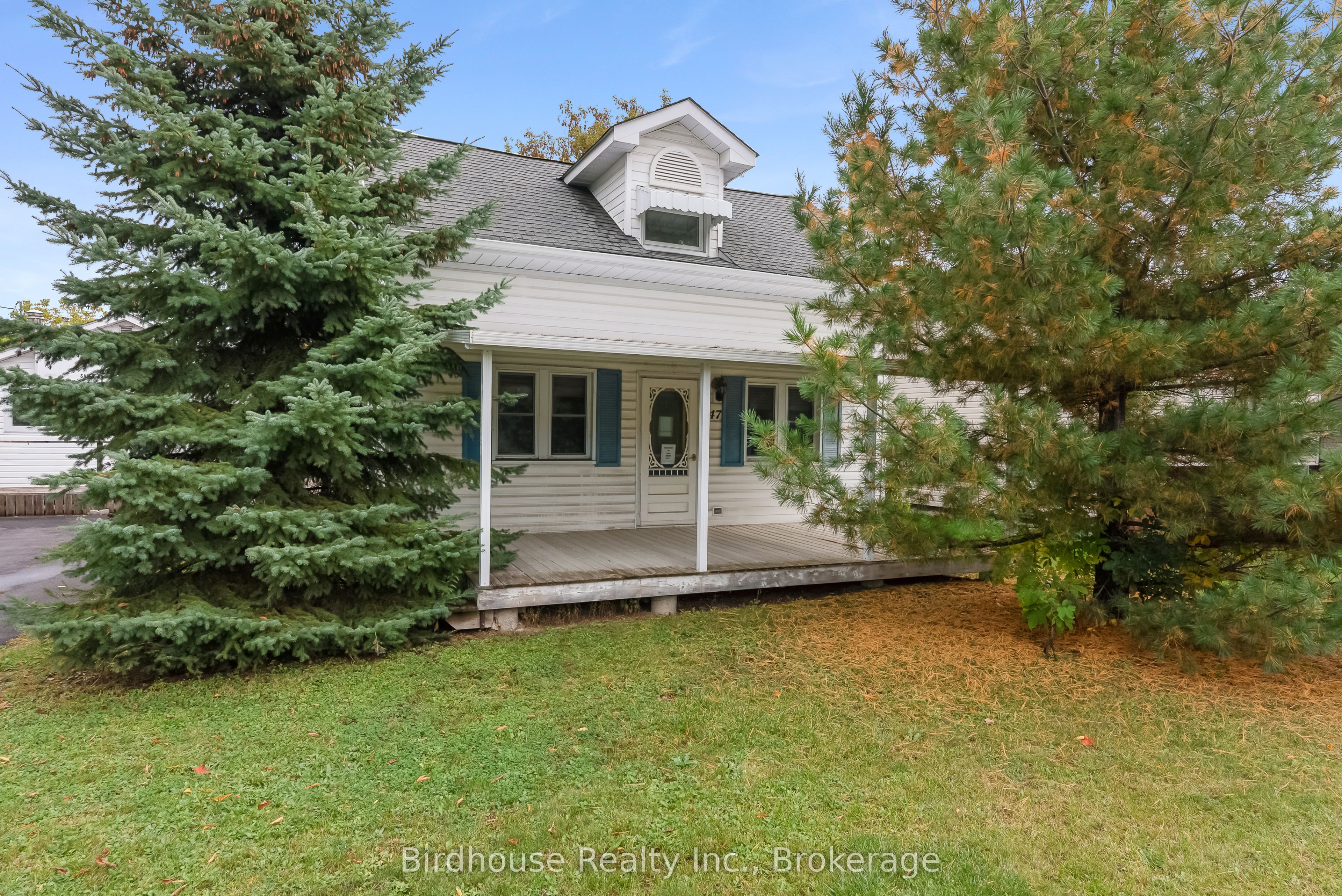 147 East Street N Property Photo 3