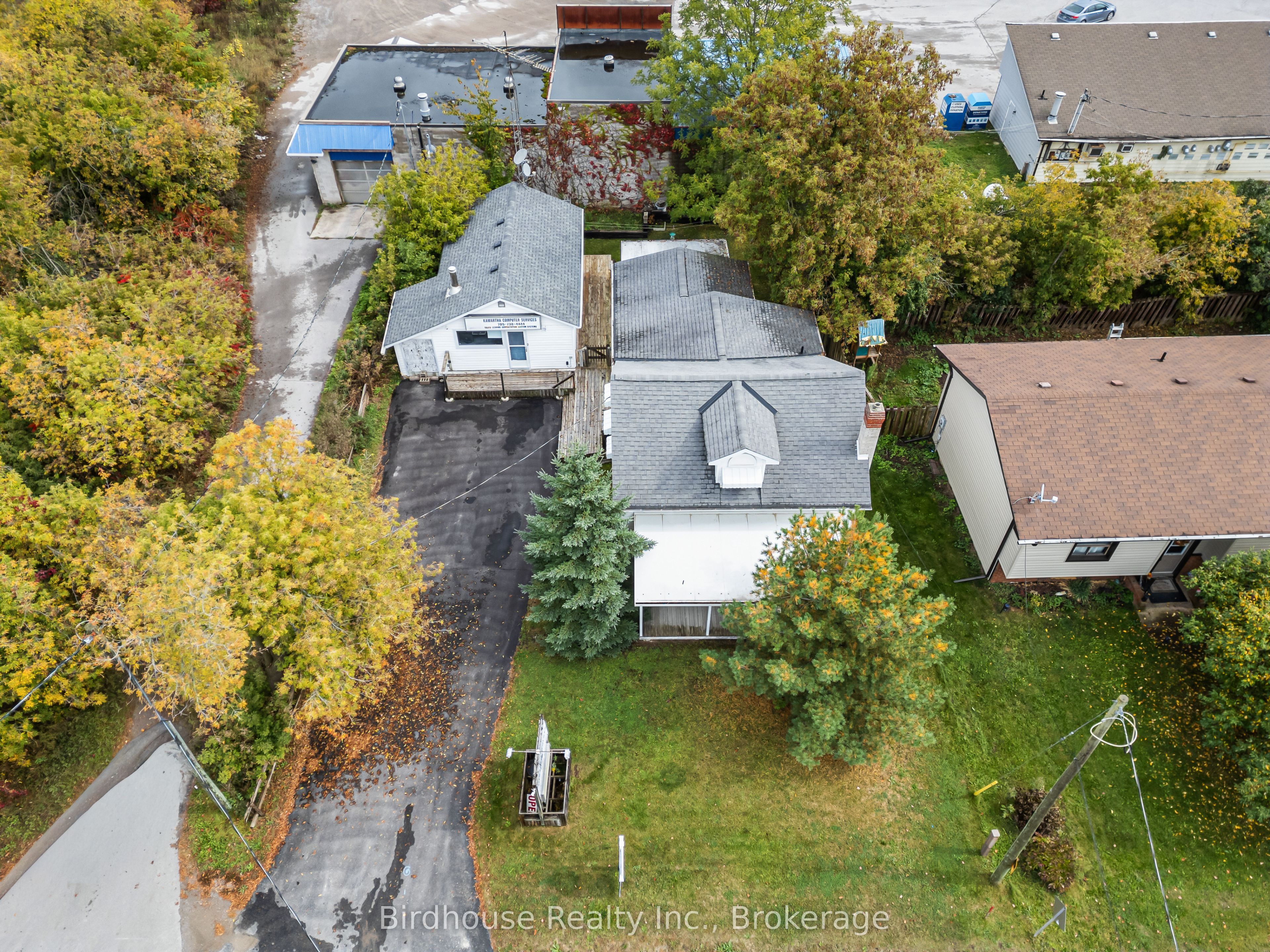 147 East Street N Property Photo 4