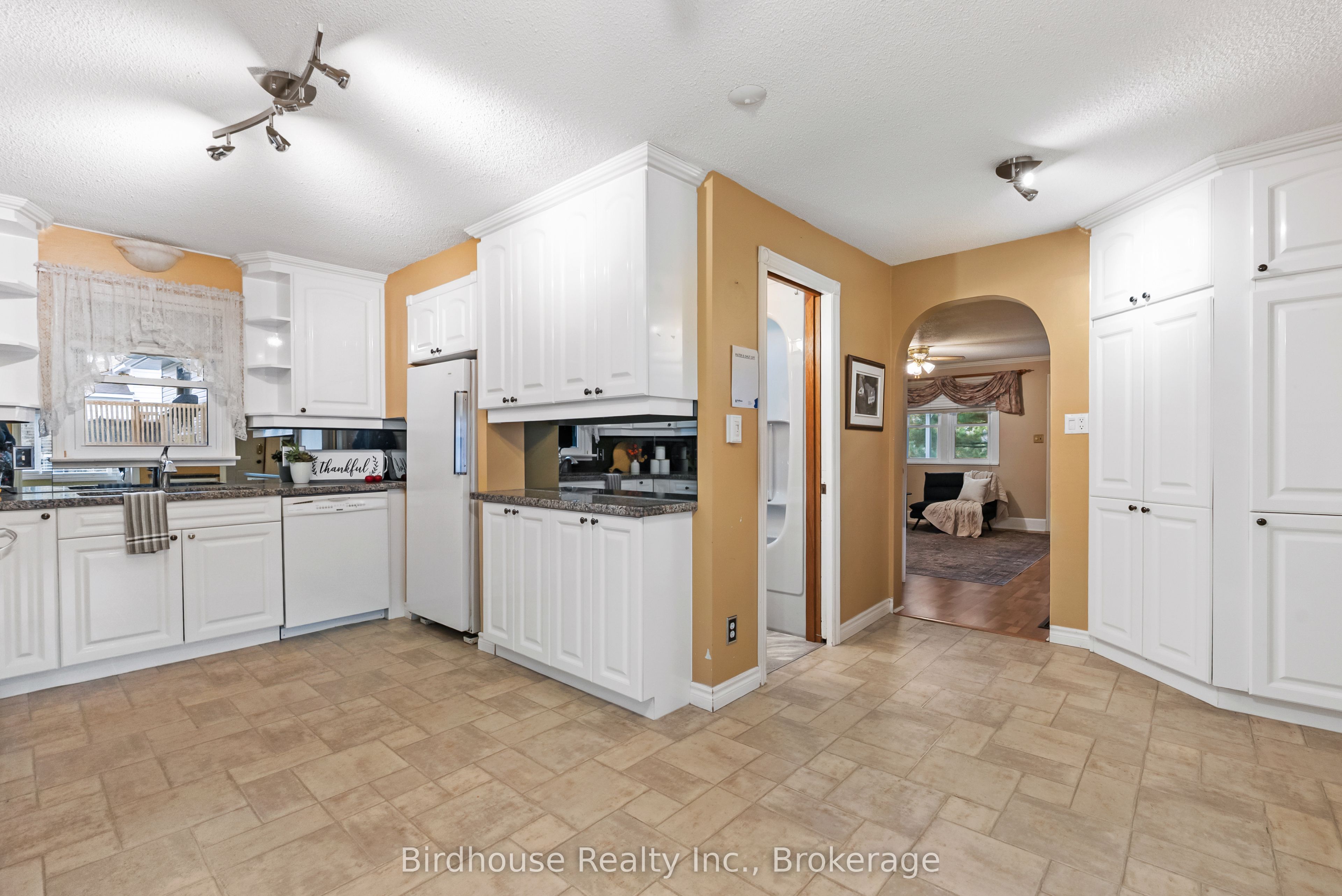 147 East Street N Property Photo 10