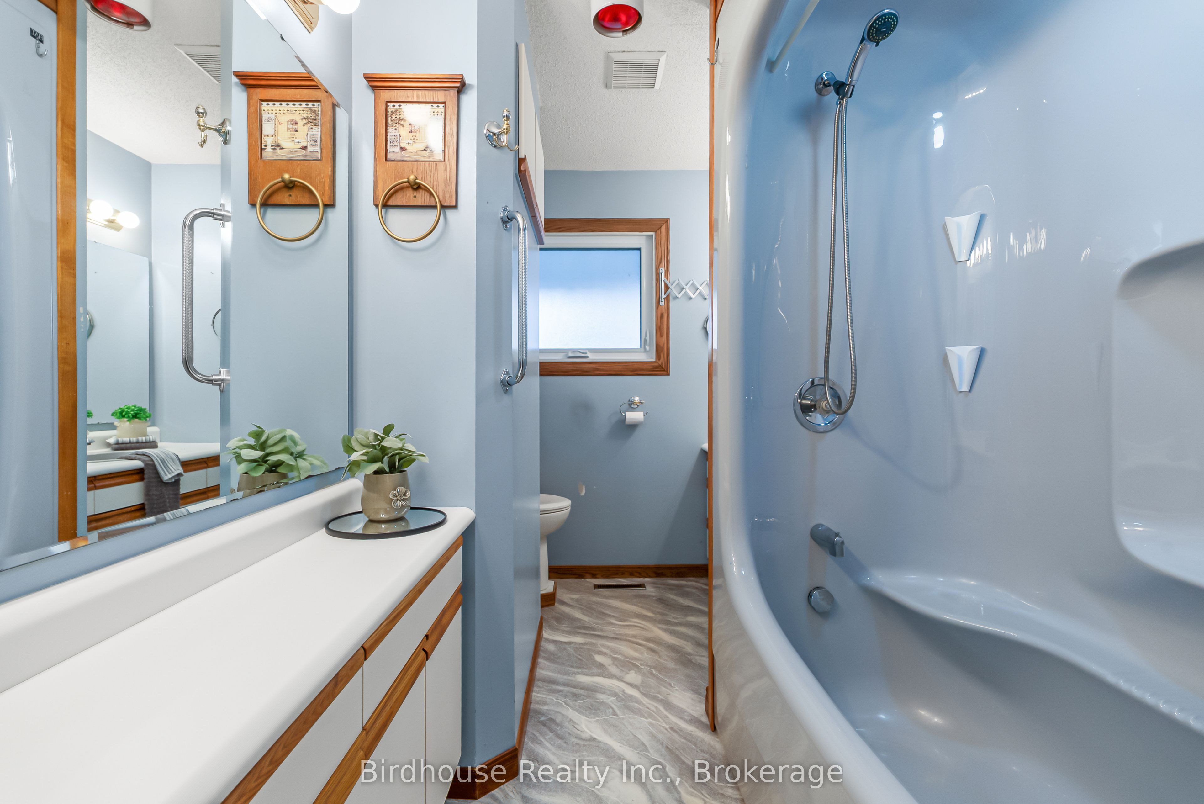 147 East Street N Property Photo 17