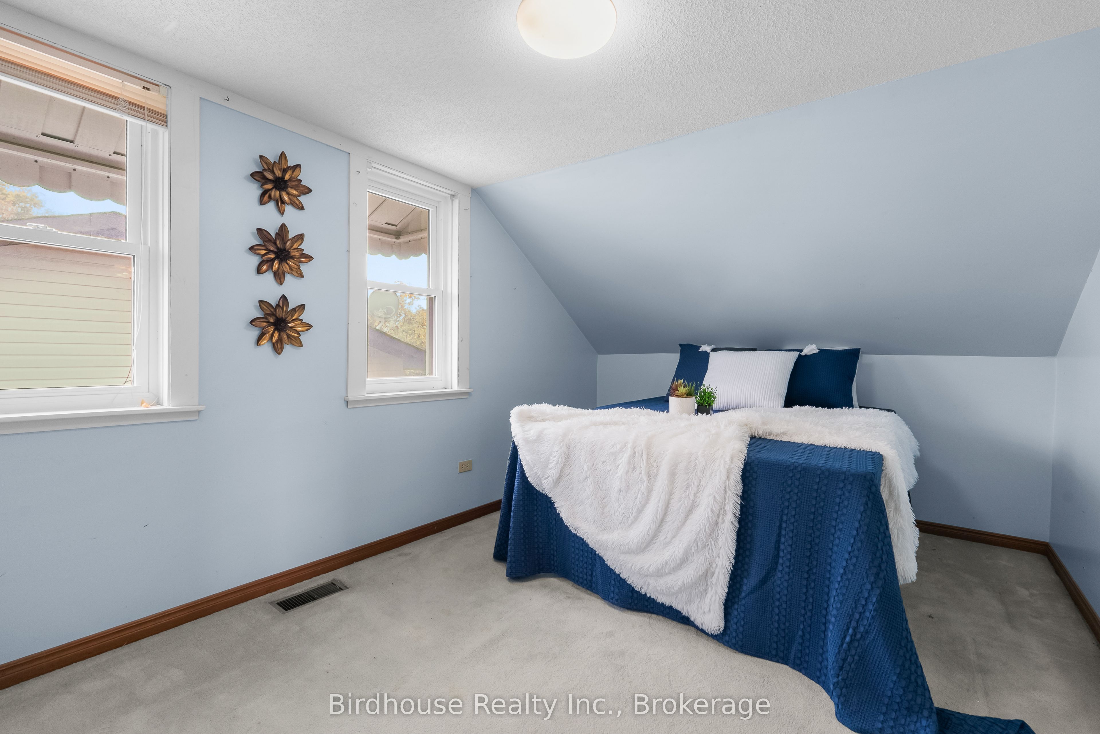 147 East Street N Property Photo 22