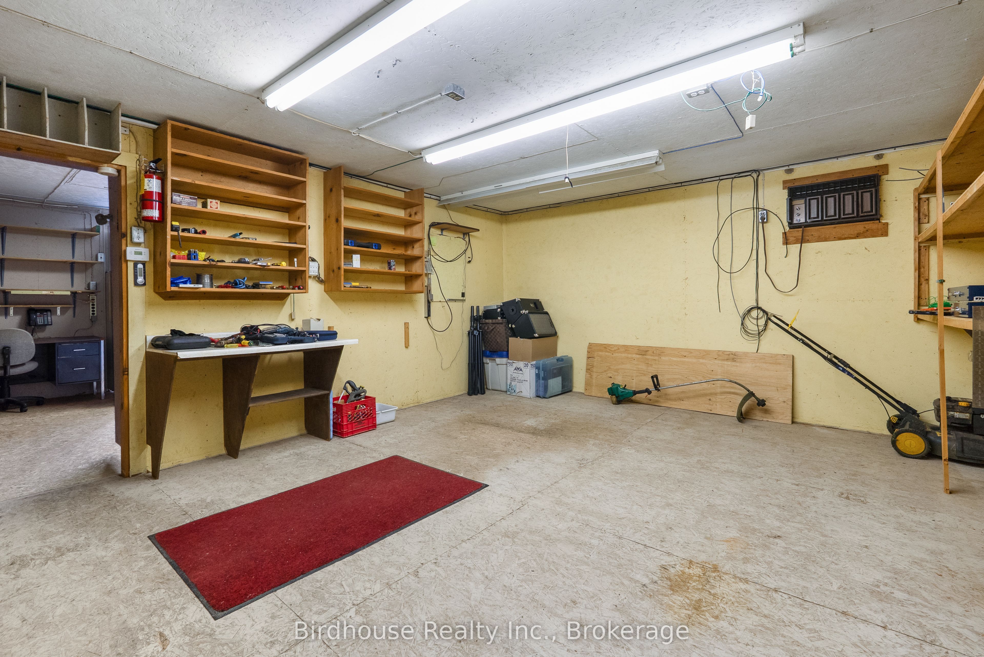 147 East Street N Property Photo 27