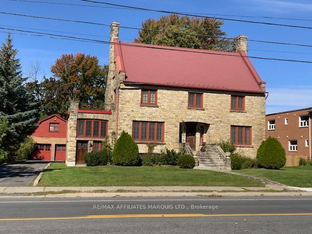 425 Second St. E Street E Property Photo 1