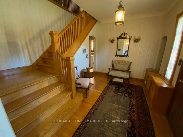 425 Second St. E Street E Property Photo 7