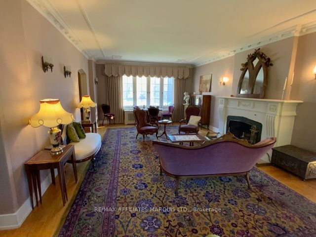 425 Second St. E Street E Property Photo 11