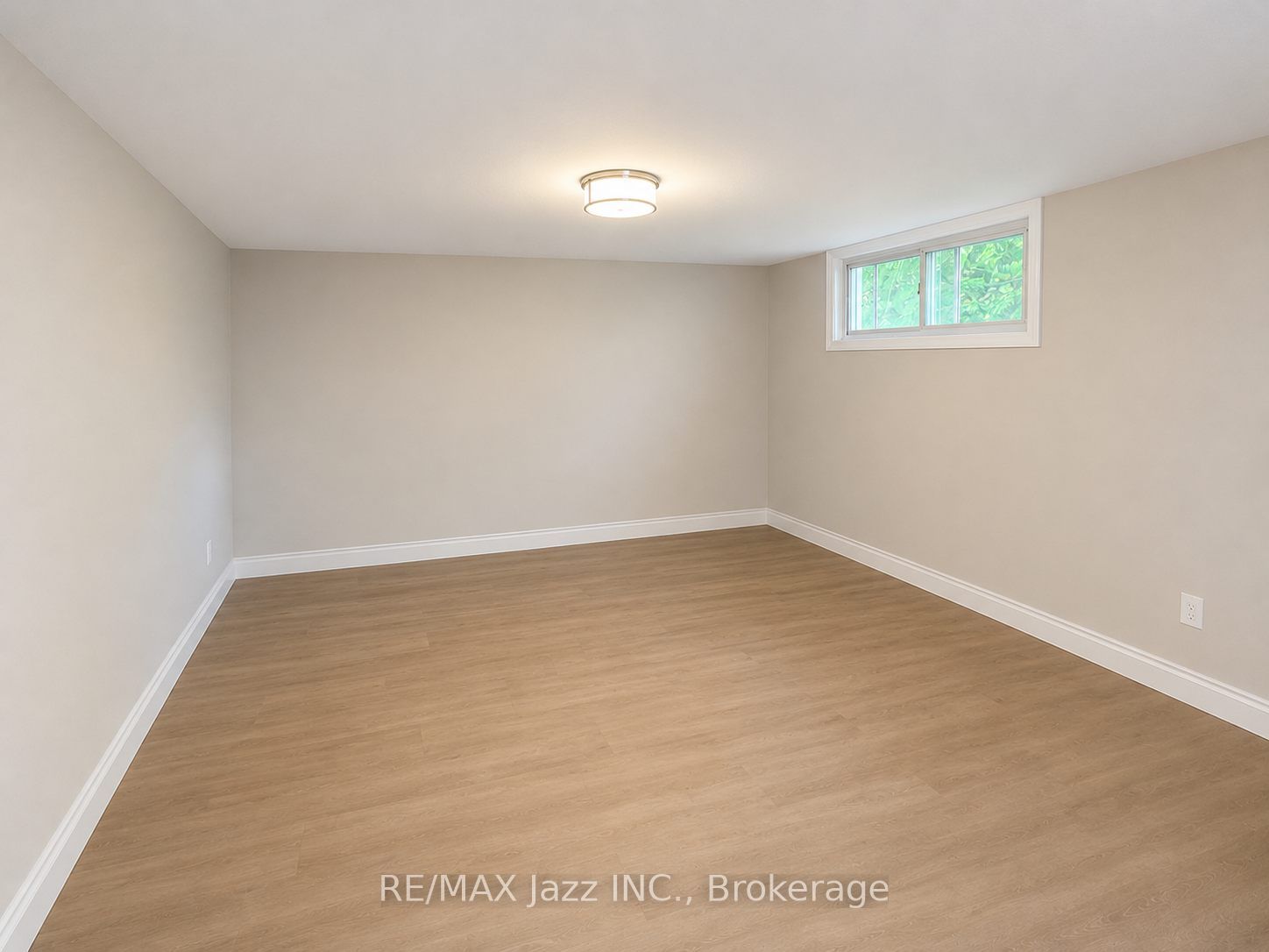 624 Stewart Street B Property Photo 2
