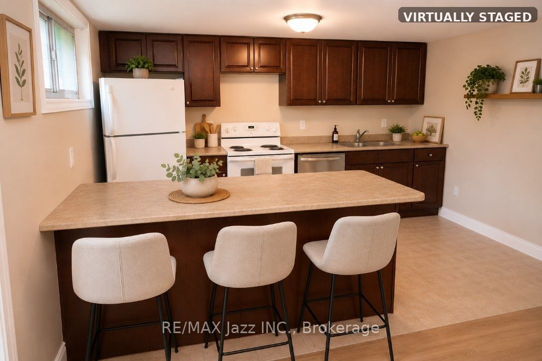 624 Stewart Street B Property Photo 4