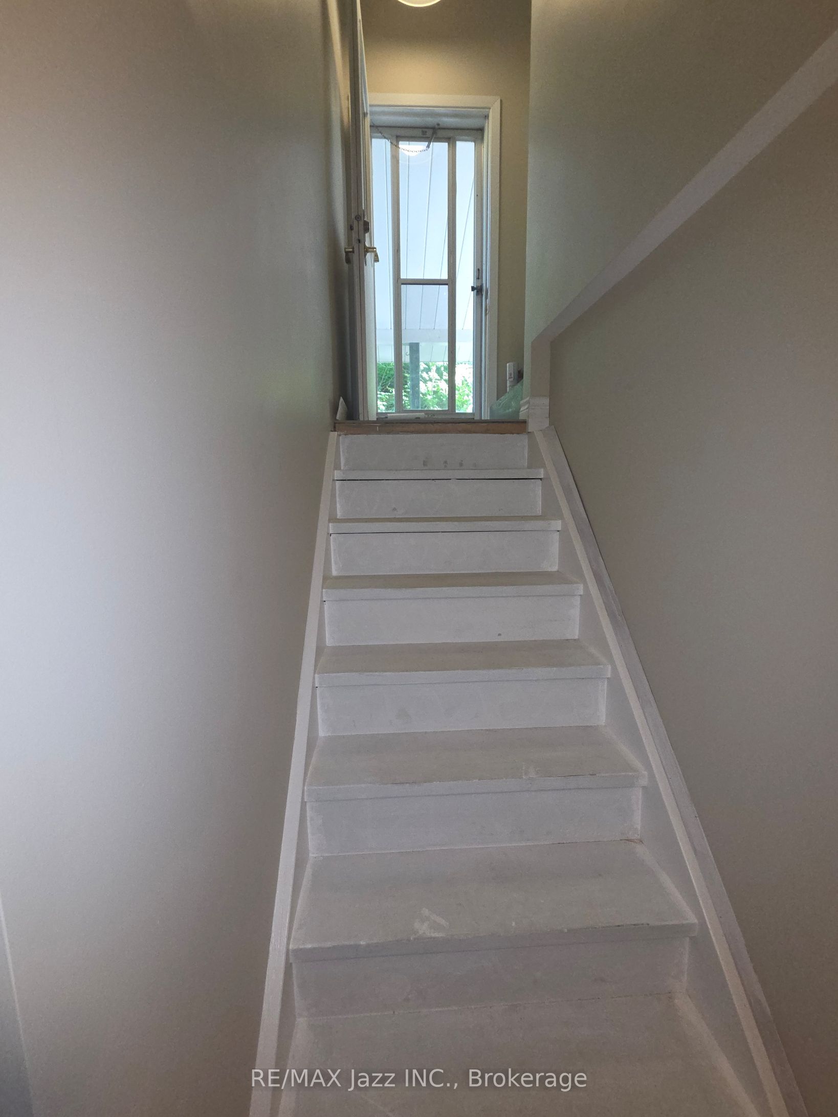 624 Stewart Street B Property Photo 12