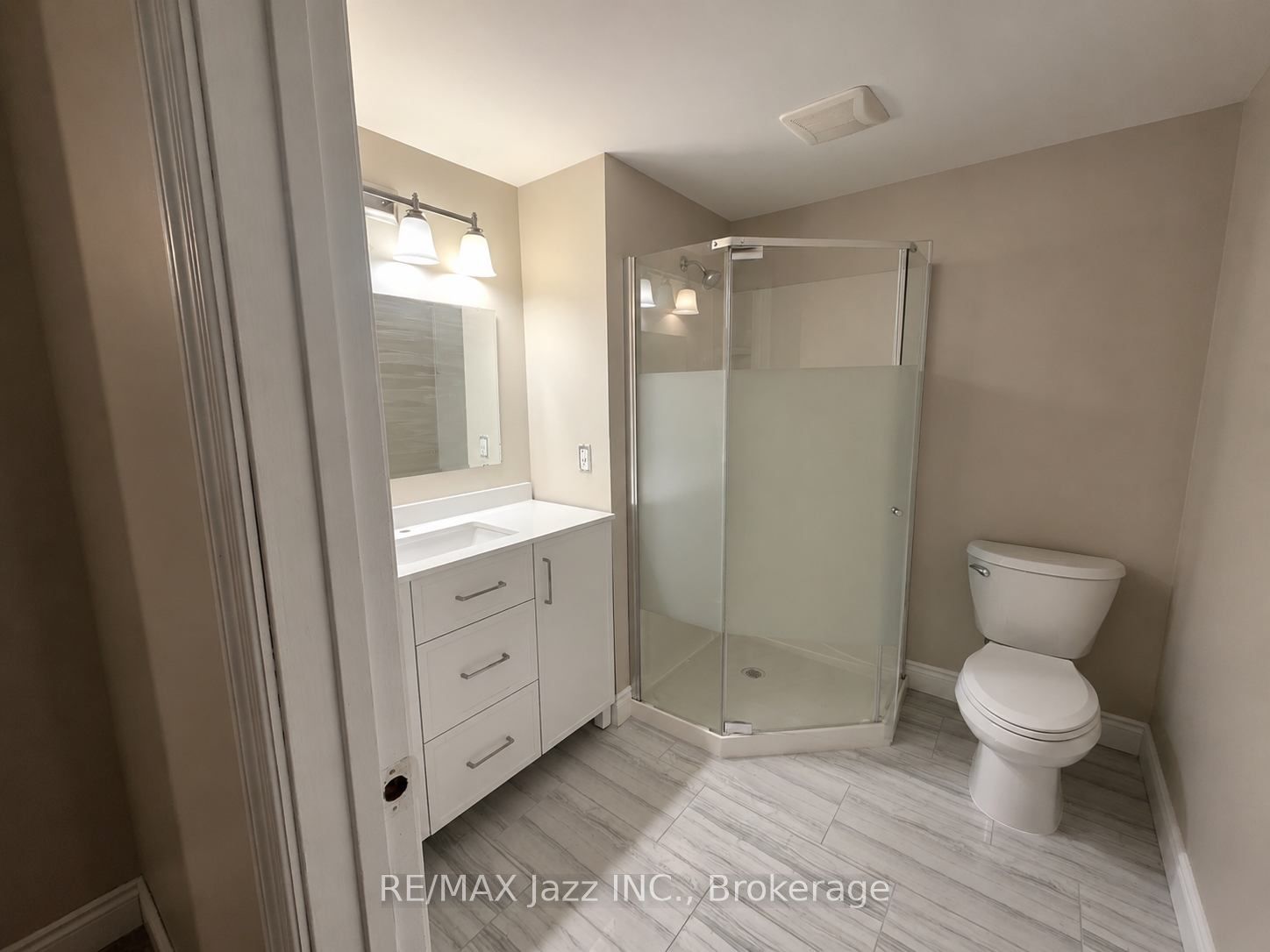 624 Stewart Street B Property Photo 13