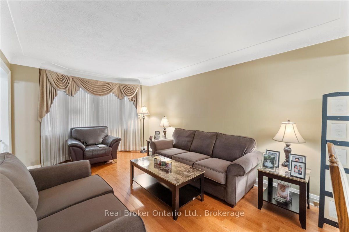 193 Huxley Avenue S Property Photo 7