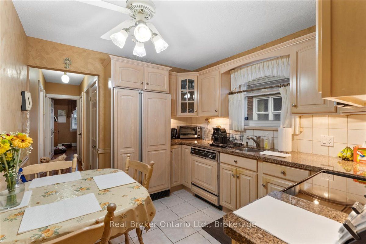 193 Huxley Avenue S Property Photo 10