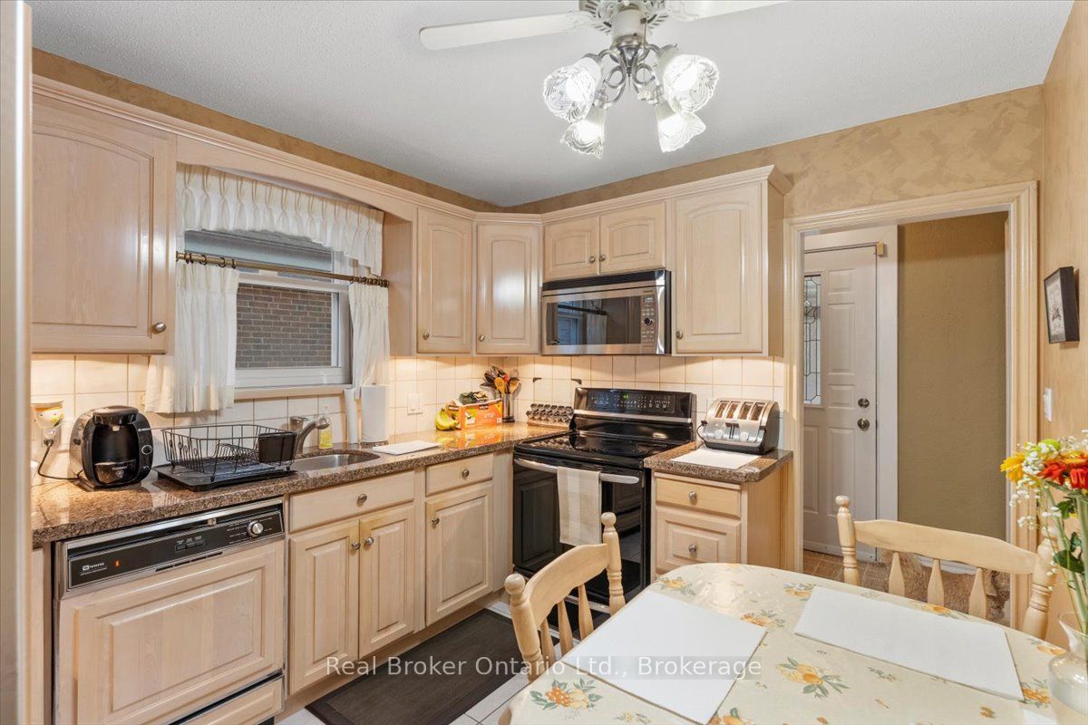 193 Huxley Avenue S Property Photo 11