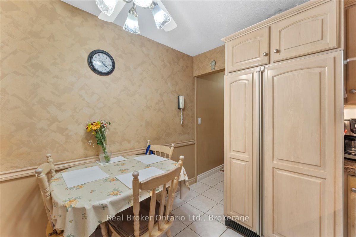 193 Huxley Avenue S Property Photo 13