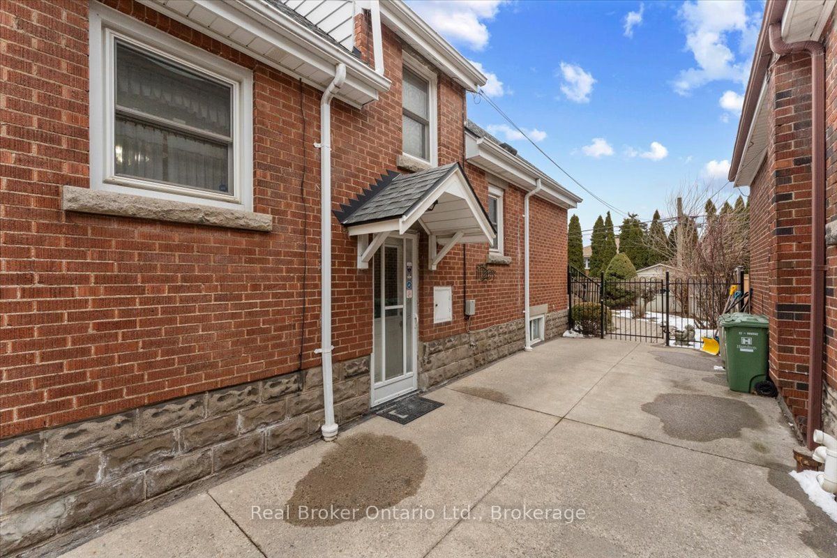193 Huxley Avenue S Property Photo 36