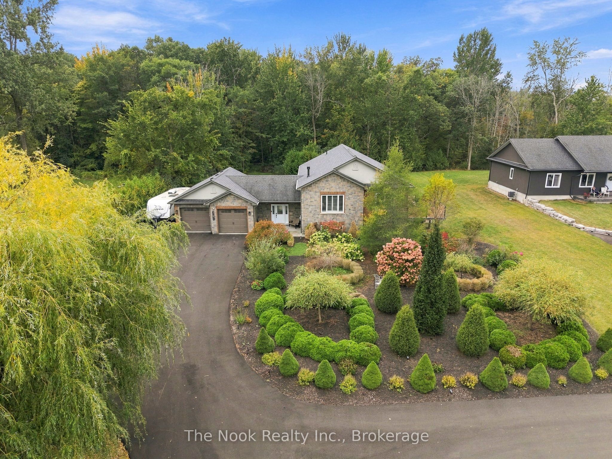 21611 Loyalist Parkway Property Photo 1