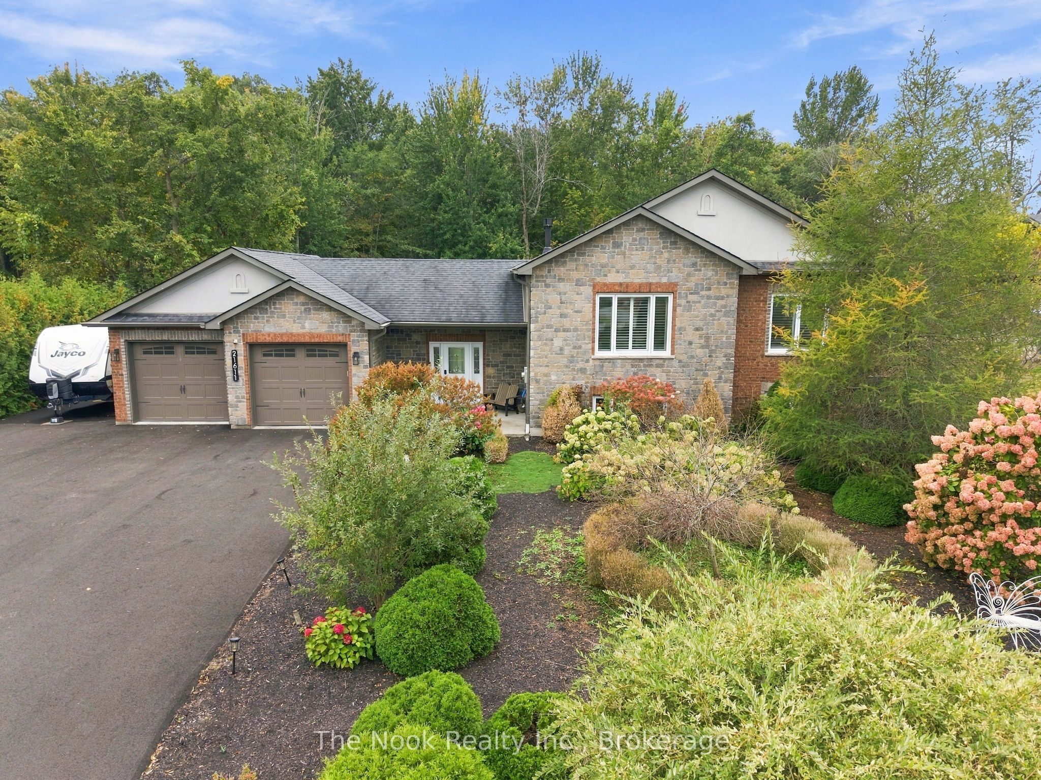 21611 Loyalist Parkway Property Photo 6