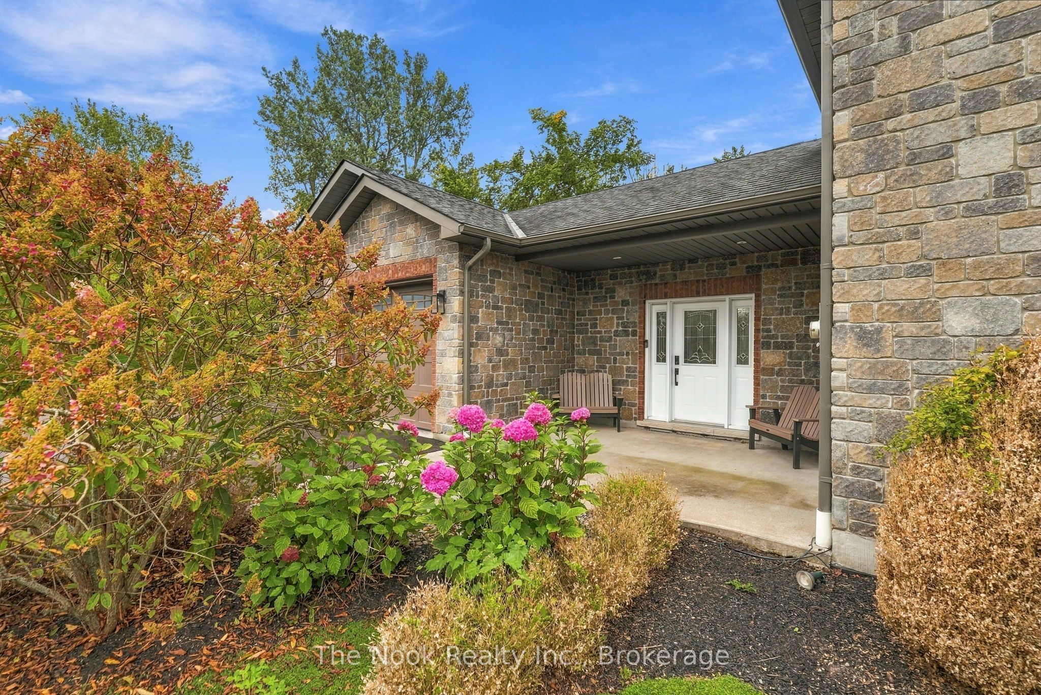 21611 Loyalist Parkway Property Photo 9