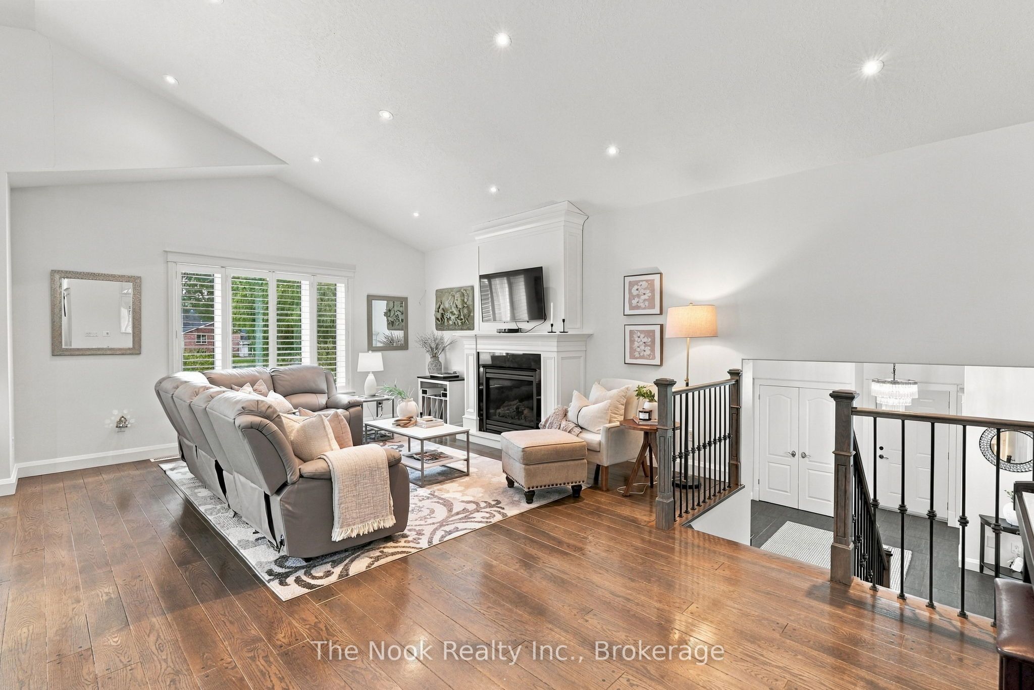 21611 Loyalist Parkway Property Photo 12