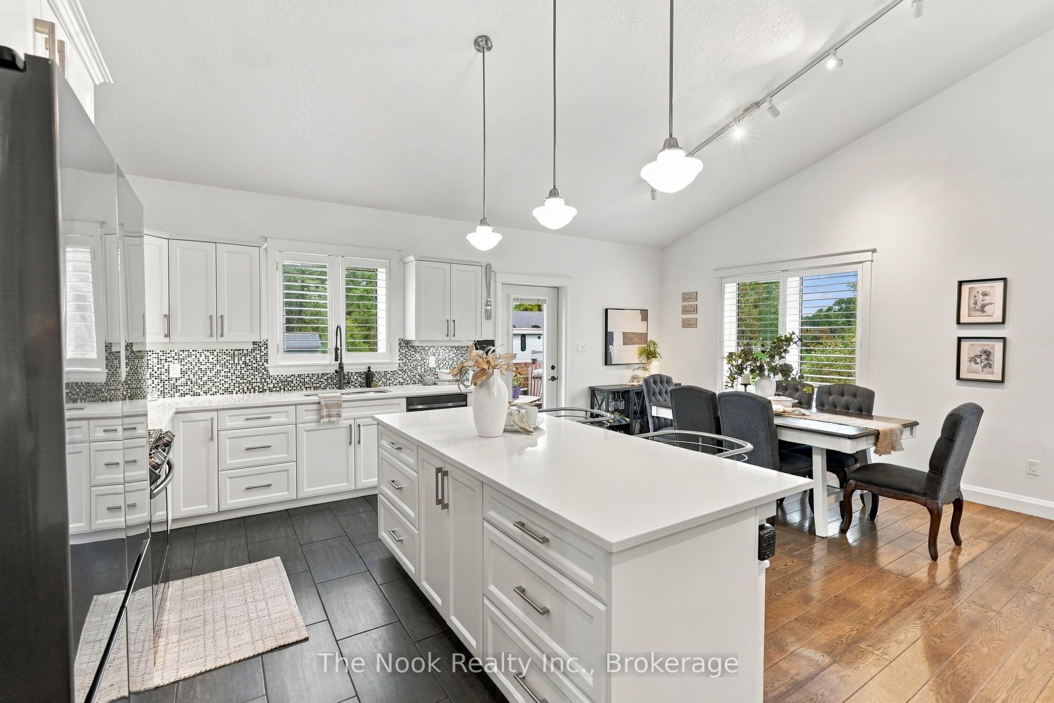 21611 Loyalist Parkway Property Photo 14