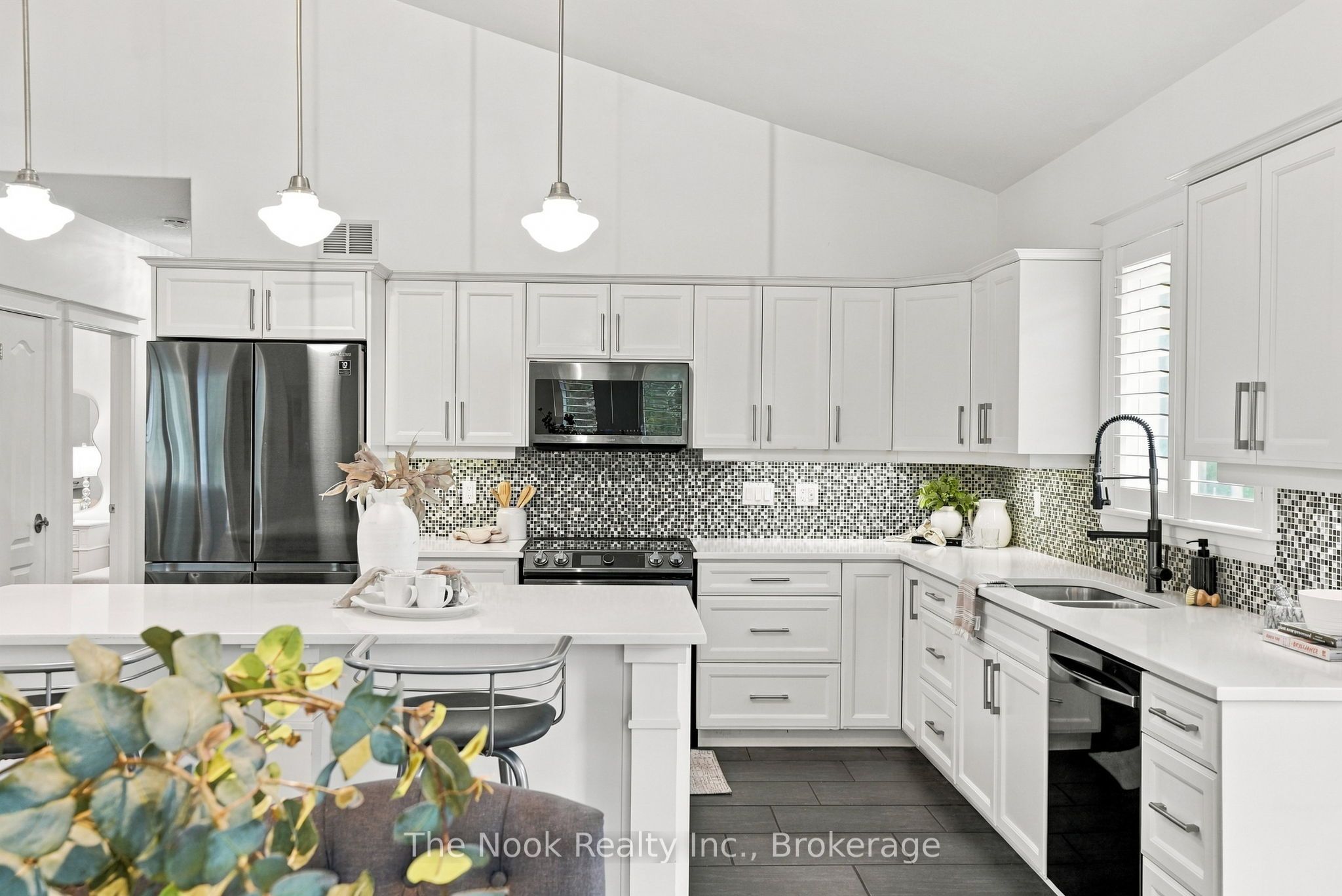 21611 Loyalist Parkway Property Photo 17