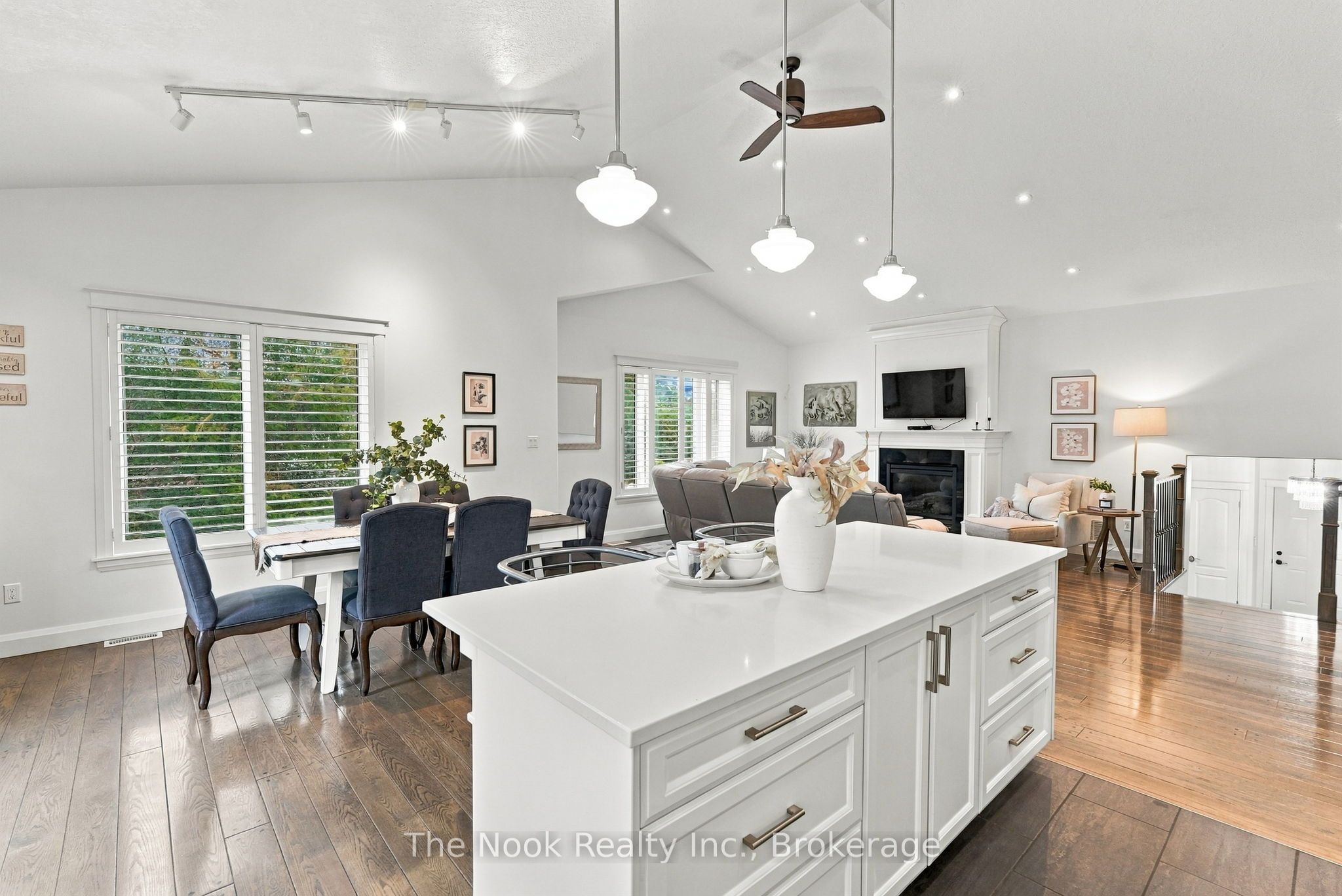 21611 Loyalist Parkway Property Photo 18