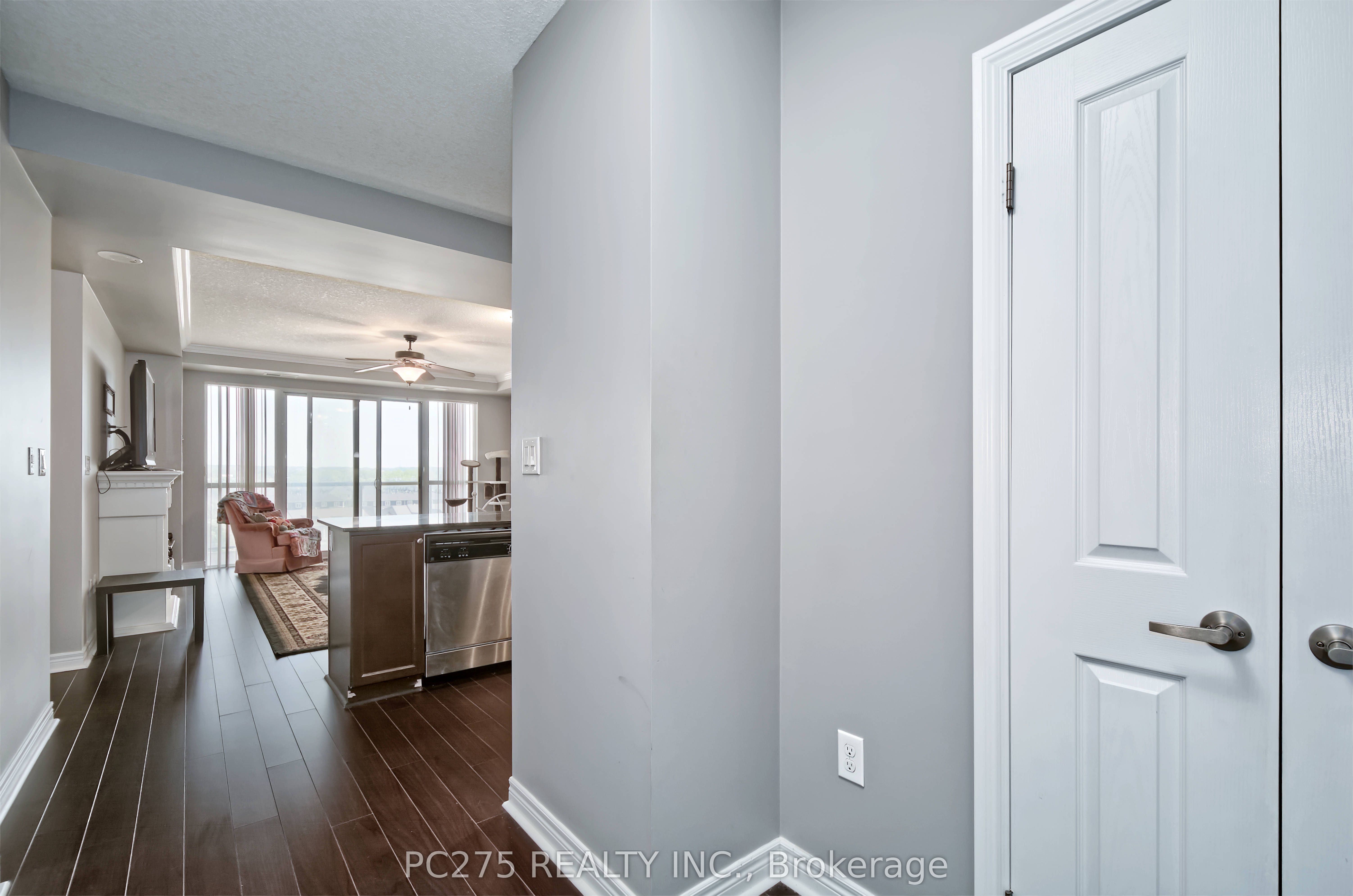 1030 Coronation Drive 602 Property Photo 5
