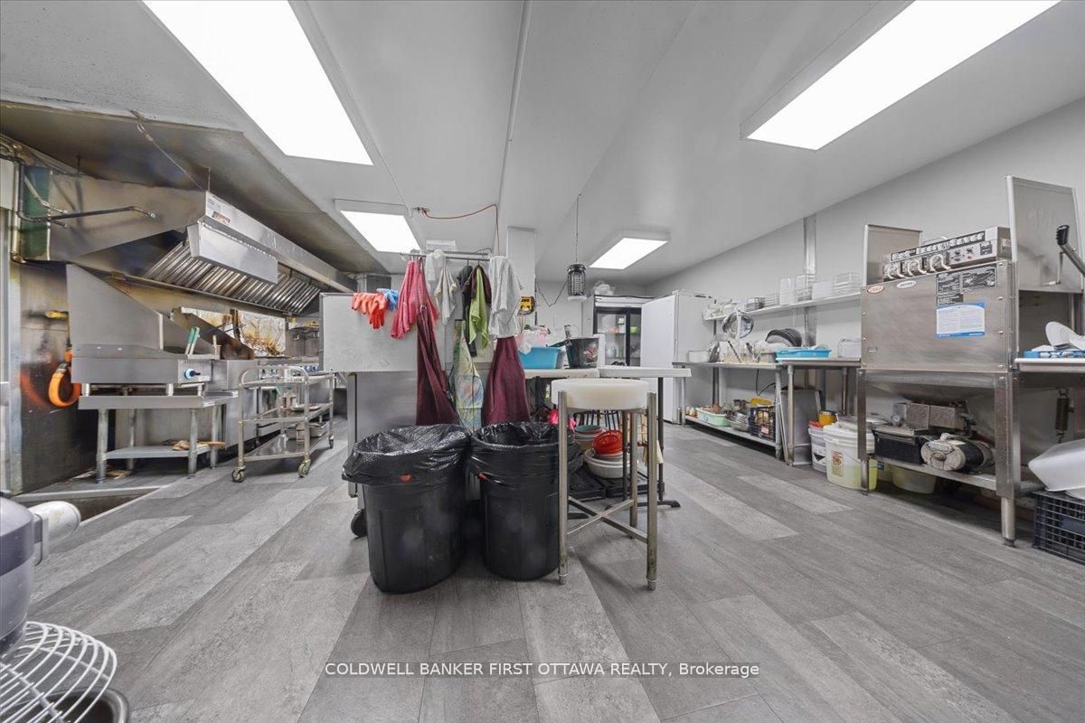 827 Somerset Street W Property Photo 5