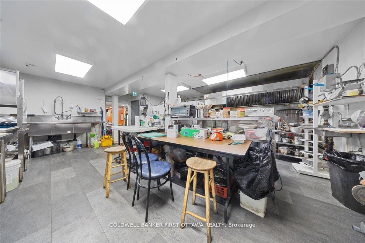 827 Somerset Street W Property Photo 7