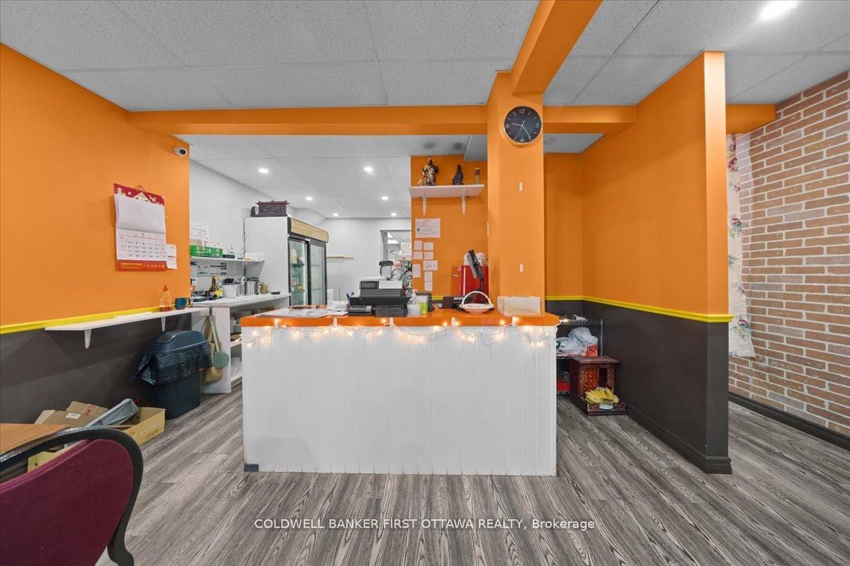 827 Somerset Street W Property Photo 10