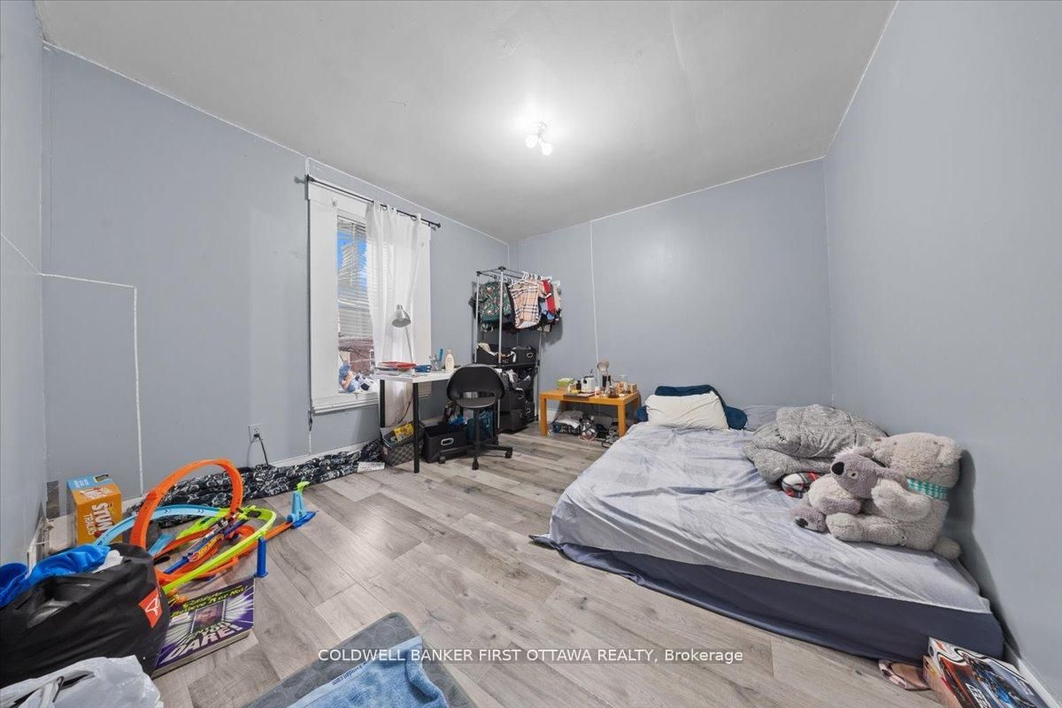 827 Somerset Street W Property Photo 15