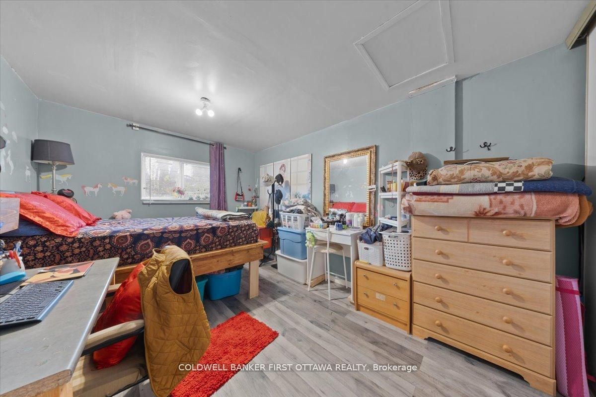 827 Somerset Street W Property Photo 23