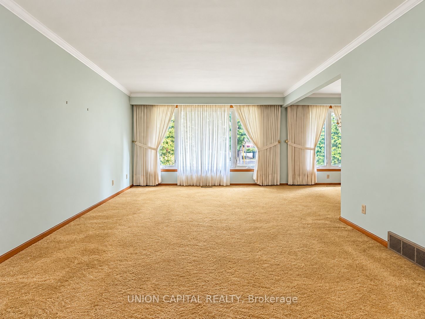 21 Croydon Drive Property Photo 6