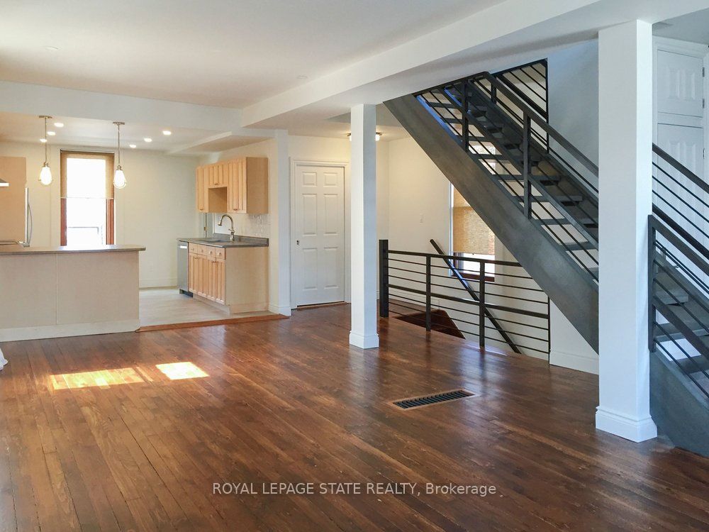 282 Hess Street S Property Photo 14